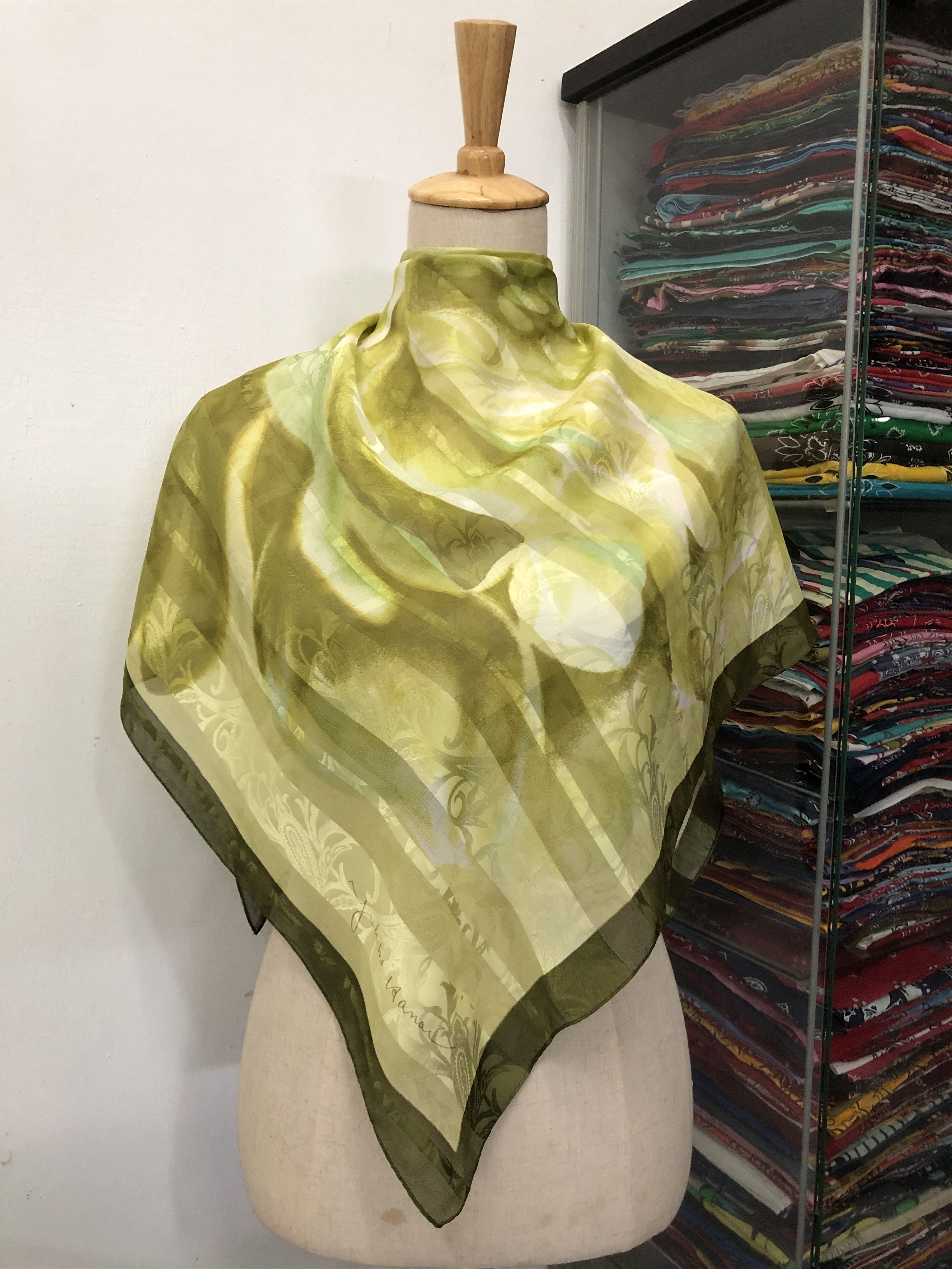 Vintage Vintage Yukiko Hanai Silk Scarf Size ONE SIZE - 1 Thumbnail