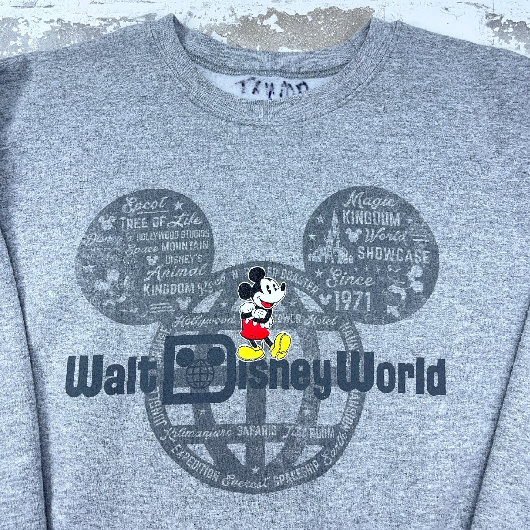 Disney VINTAGE Disney Sweatshirt Men Large Gray Crewneck Mickey Mouse Pullover 90s Logo Graphic Print Mens Large Gray Mouse Sweatshirt Size US L / EU 52-54 / 3 - 2 Thumbnail