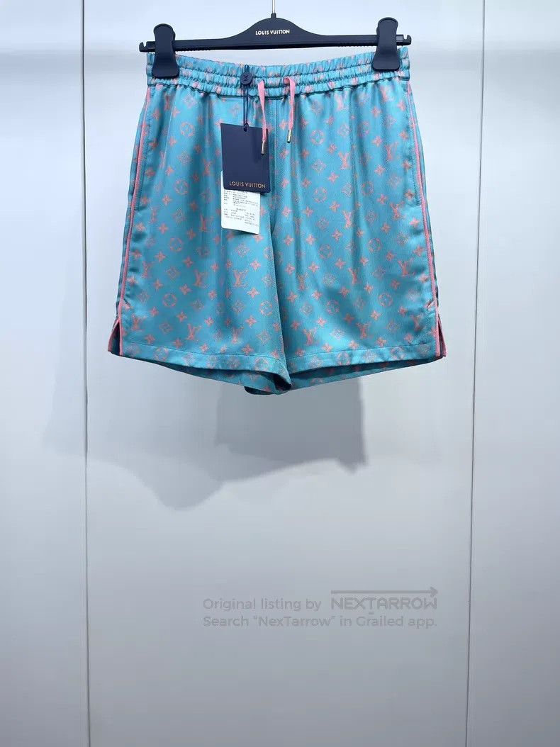 Louis Vuitton Louis Vuitton 25 new presbyopia full print silk shorts Size US 44 / EU 60 - 1 Thumbnail