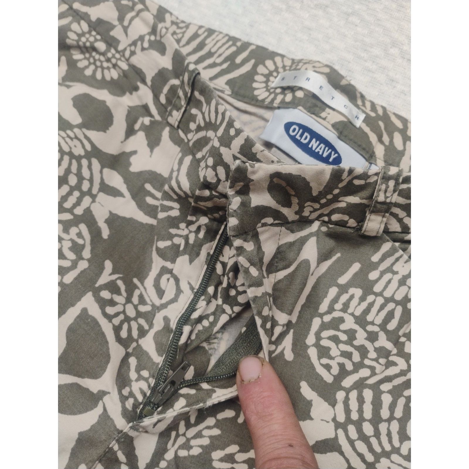 Old Navy Old Navy Women's Size 4 Stretch Fit Pants Olive Green Spring Size 26" / US 2 / IT 38 - 3 Thumbnail