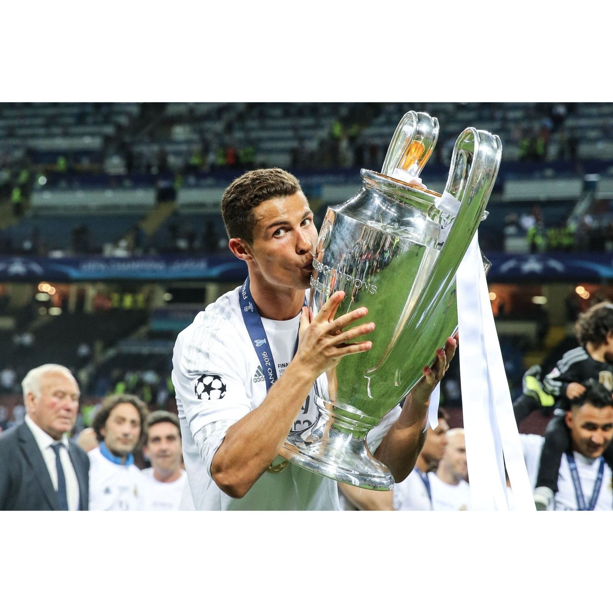 Adidas Ronaldo Real Madrid 2015 2016 FINAL Soccer Jersey M Size US M / EU 48-50 / 2 - 10 Thumbnail