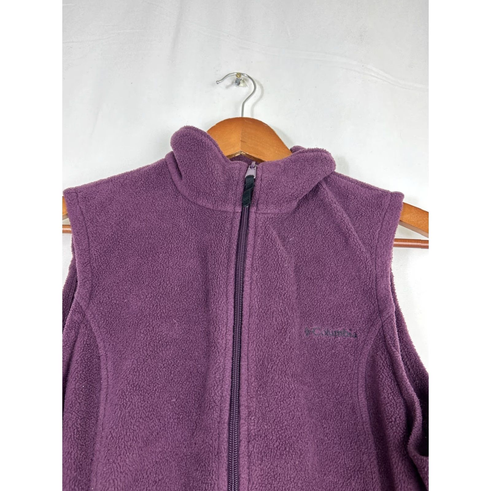Vintage Columbia Vest Women S Sleeveless Full Zip Fleece Purple Burgundy Subtle 21” Chest 25” Length Size S / US 4 / IT 40 - 2 Thumbnail