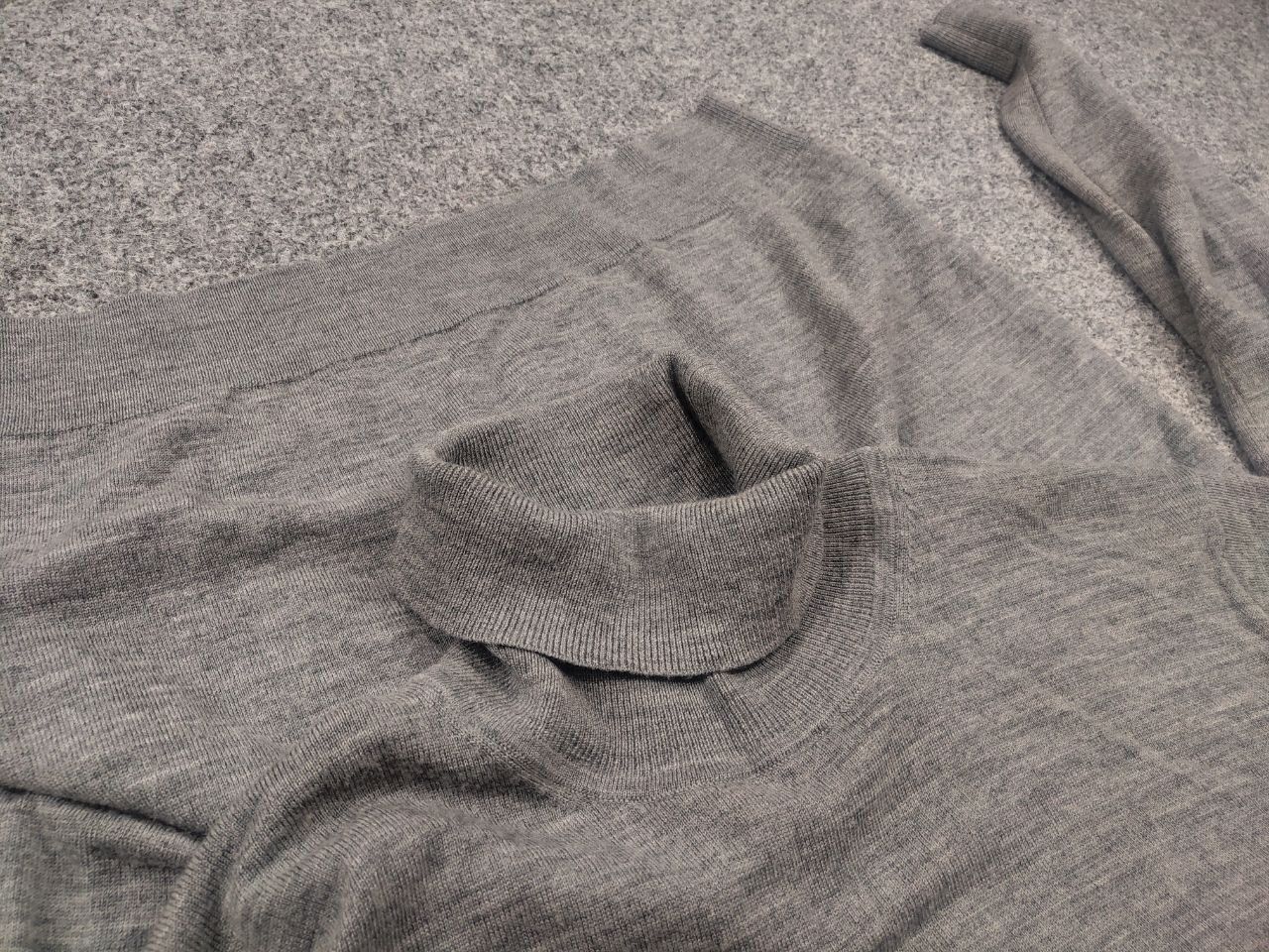 Uniqlo Uniqlo light wool Sweater high turtleneck collar Gray Color Size US M / EU 48-50 / 2 - 10 Thumbnail