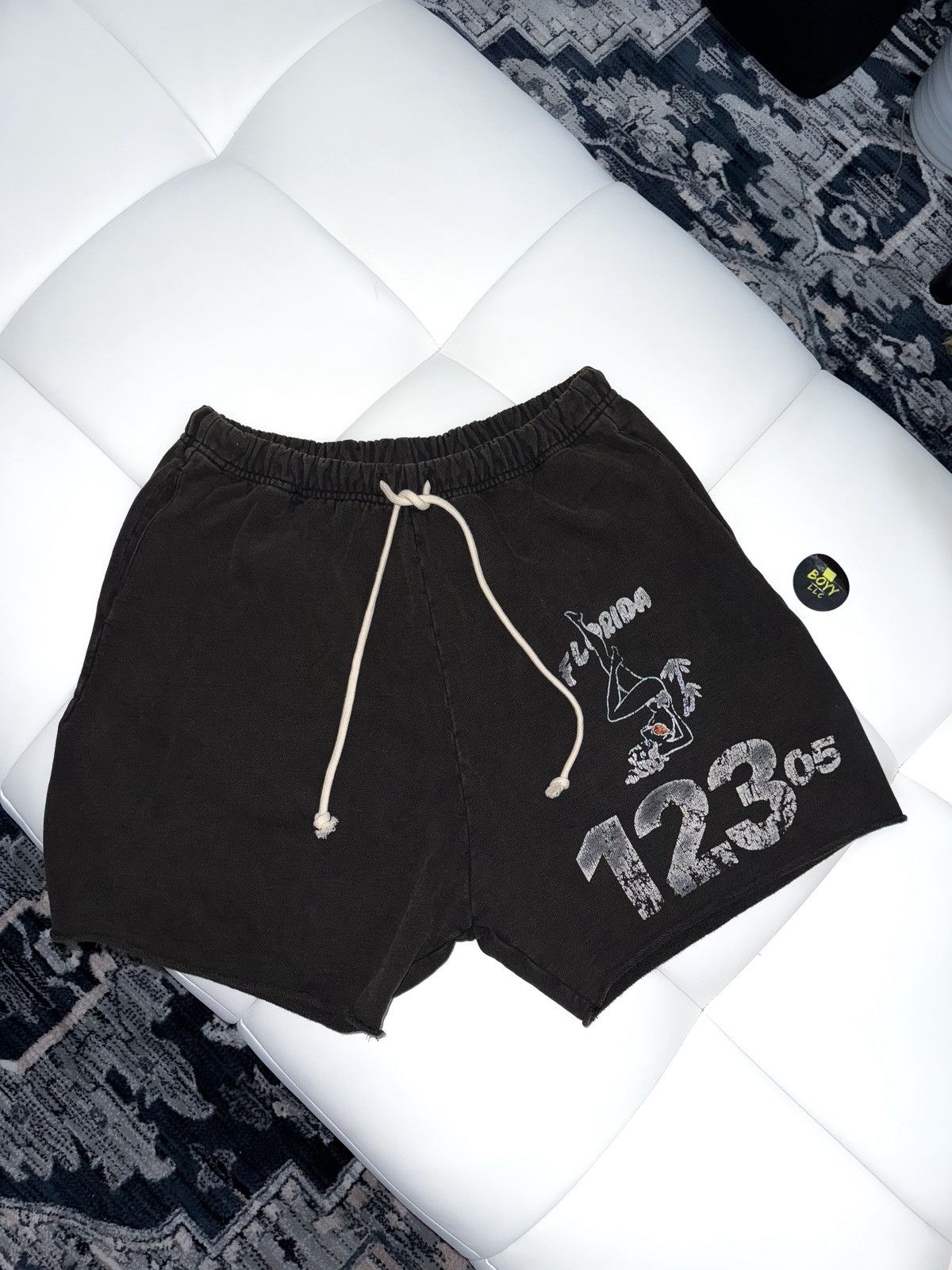 RRR-123 Sun fadded logo shorts Size US 34 / EU 50 - 1 Thumbnail