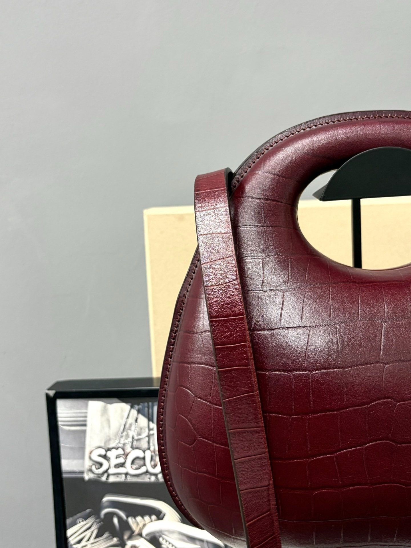 Lemaire Lemaire Egg Bag Crocodile Texture/ Size ONE SIZE - 6 Thumbnail