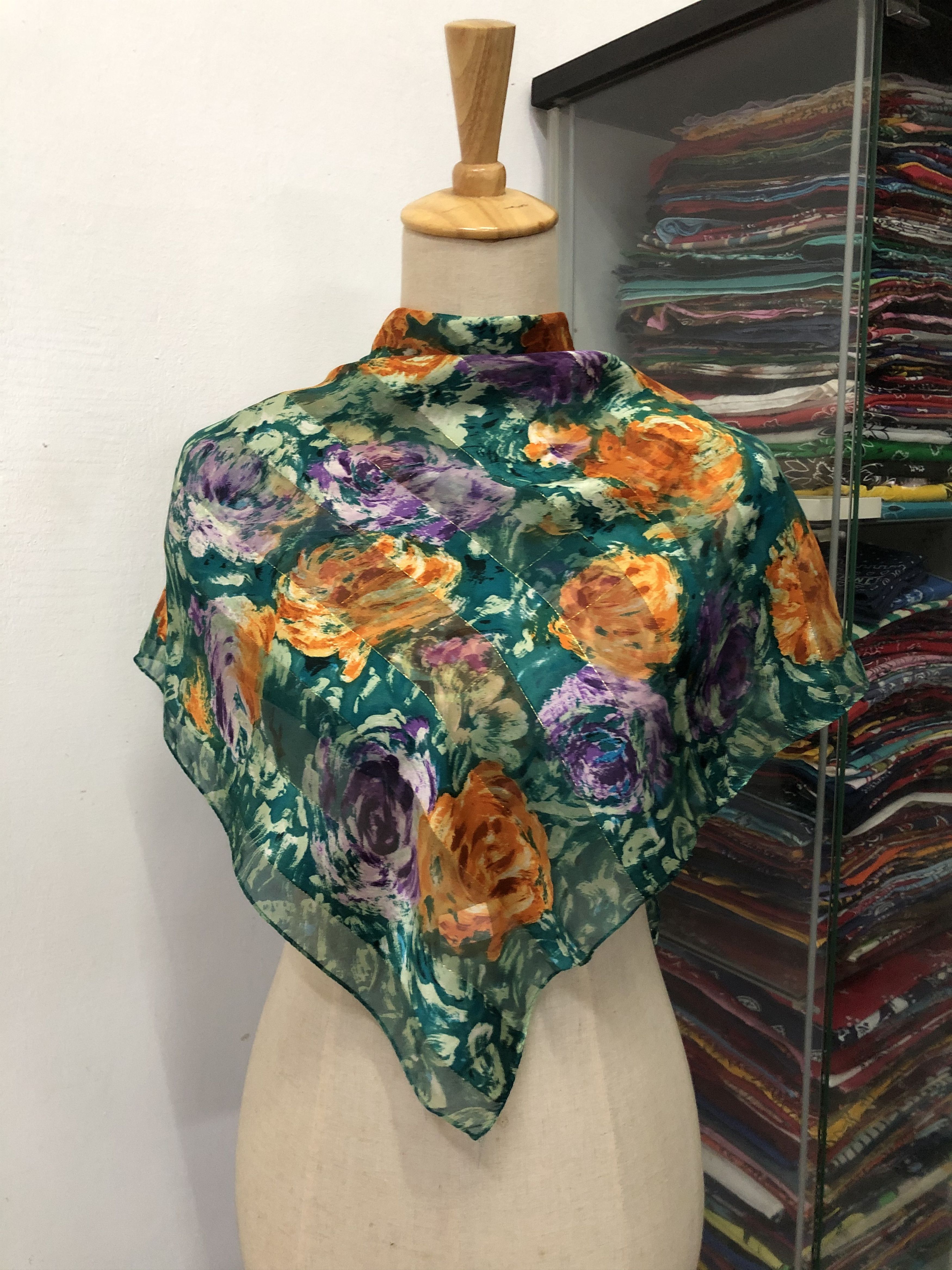 Vintage Vintage Silk Scarf Size ONE SIZE - 1 Thumbnail