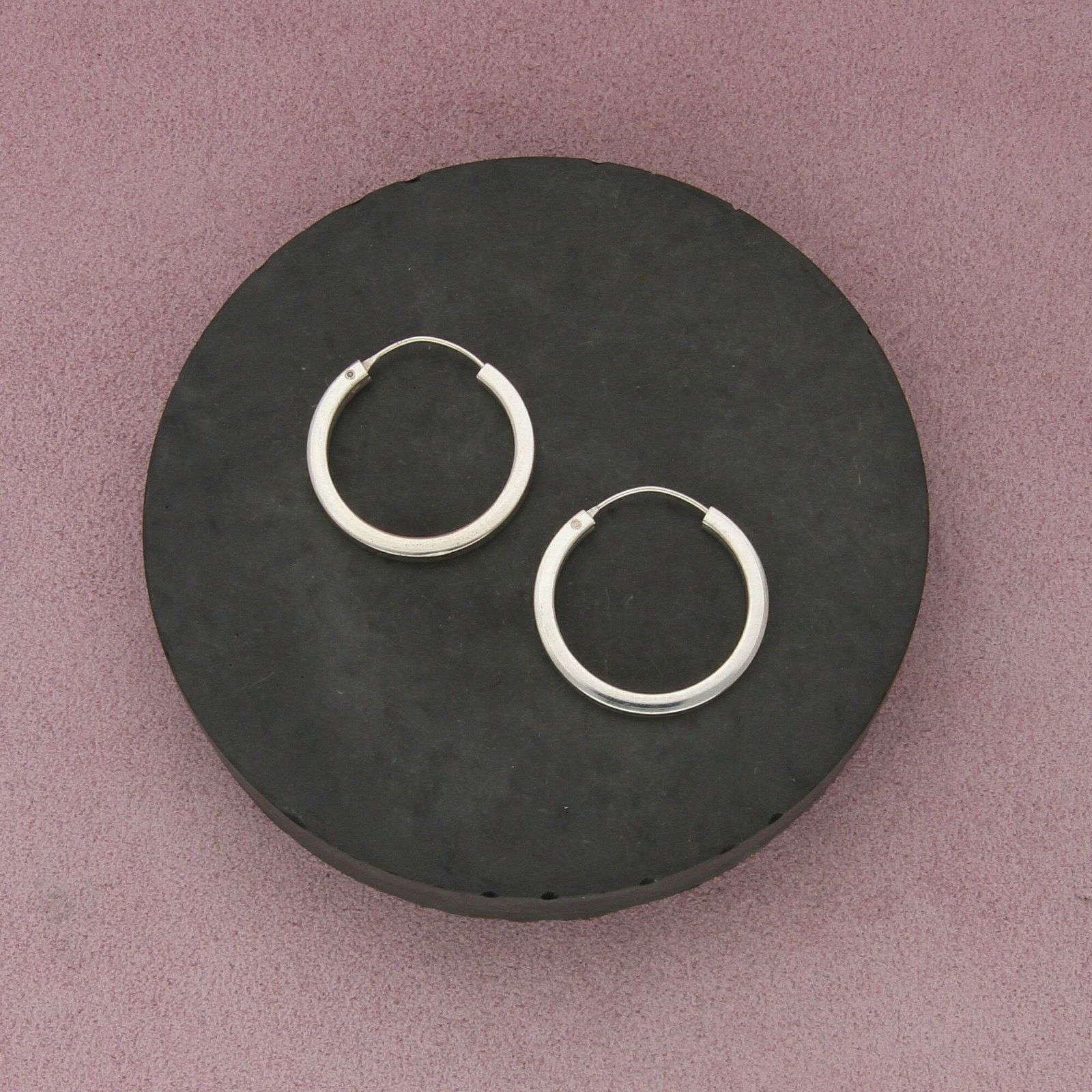 Sterling Silver sterling silver vintage edged hoop earrings Size ONE SIZE - 1 Thumbnail