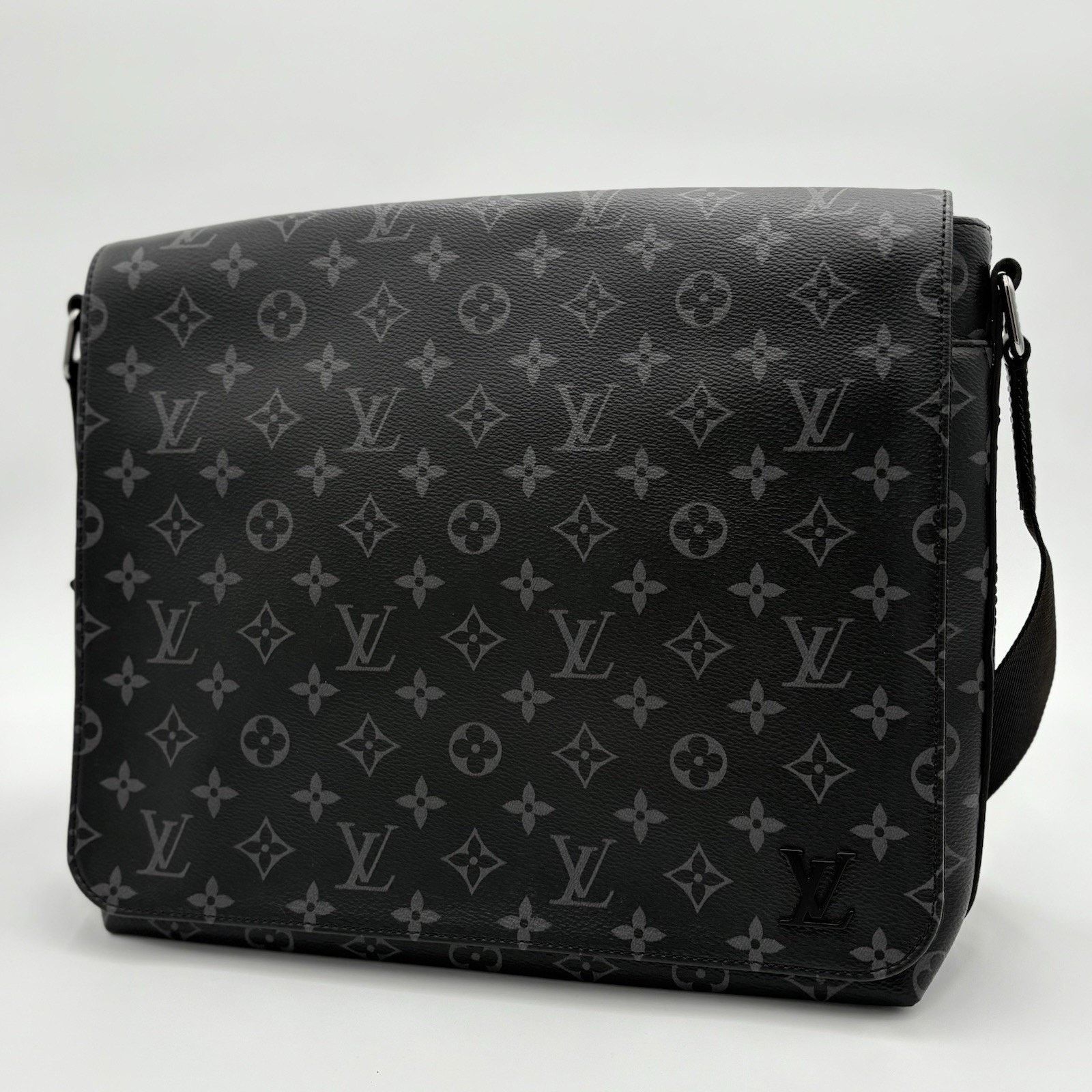 Louis Vuitton District Monogram Eclipse Messenger Bag | SUPER CLEAN! Size ONE SIZE - 2 Thumbnail