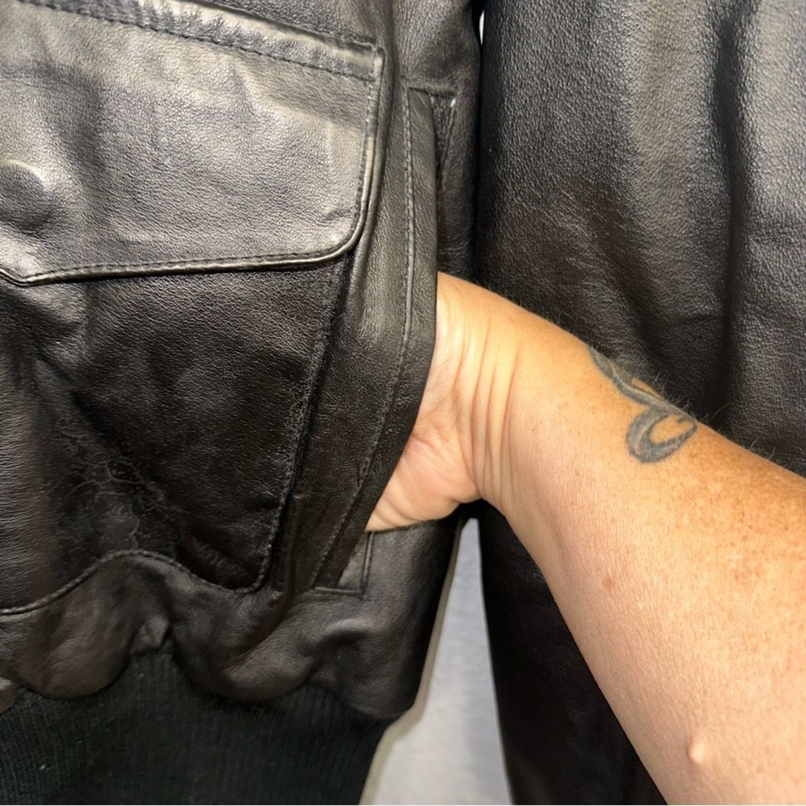Men’s Burks Bay black Leather Jacket sz L Drilling Logo