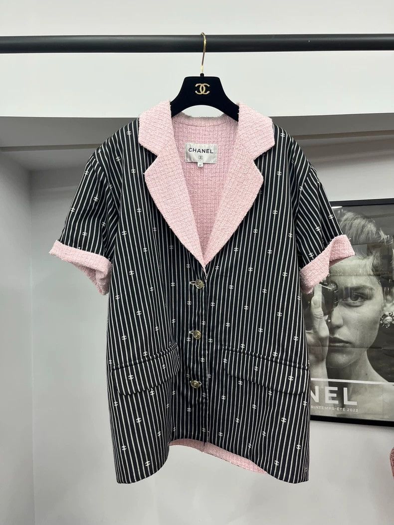 Chanel Chanel Full logo striped short-sleeved silhouette coat Size XS / US 0-2 / IT 36-38 - 1 Thumbnail