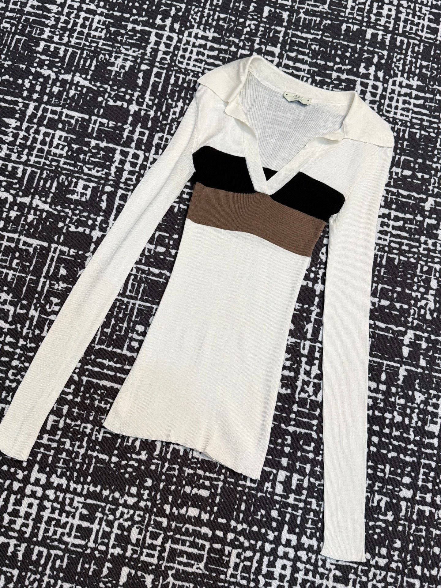 Fendi FENDI Silk Color Block V-Neck Long Sleeve Size M / US 6-8 / IT 42-44 - 1 Thumbnail