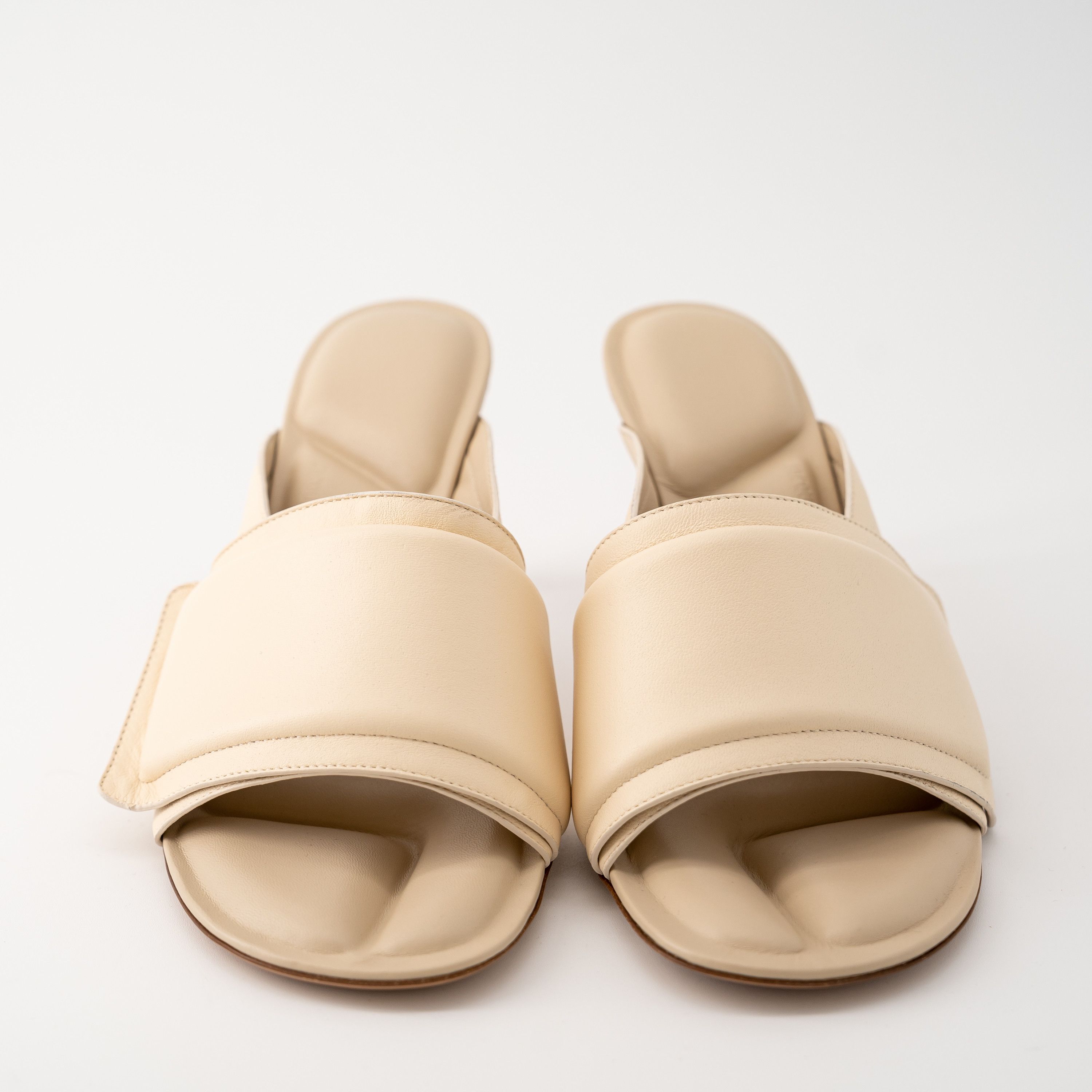 Jacquemus 37 7US Jacquemus Leather Les Mules Padded Leather Cream Size US 7 / IT 37 - 2 Thumbnail