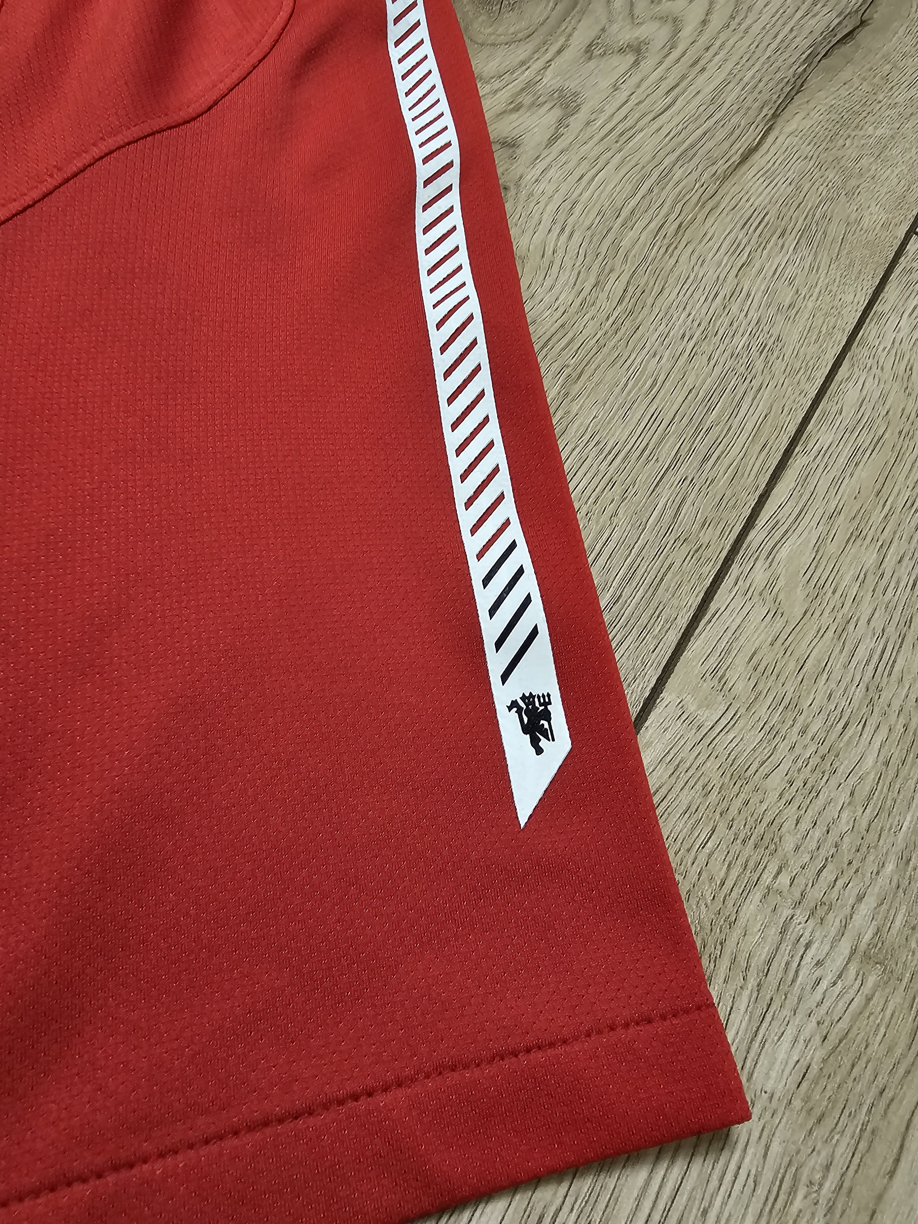 Nike MANCHESTER UNITED 2010 2011 HOME FOOTBALL SOCCER JERSEY Size US S / EU 44-46 / 1 - 5 Thumbnail