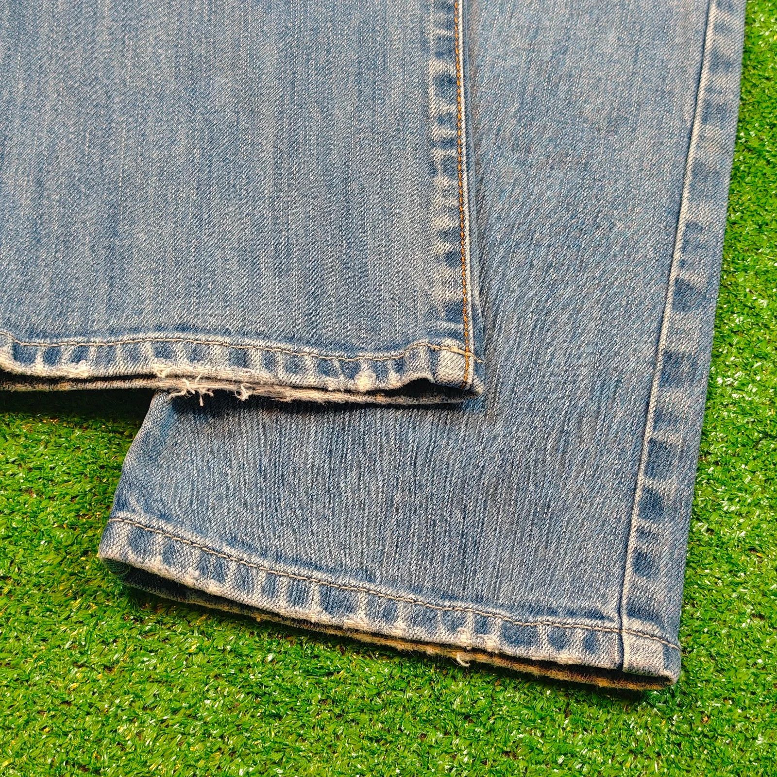 Hugo Boss Hugo Boss Jeans Womens 30 Straight zip fly blue light Size 30" / US 8 / IT 44 - 11 Thumbnail
