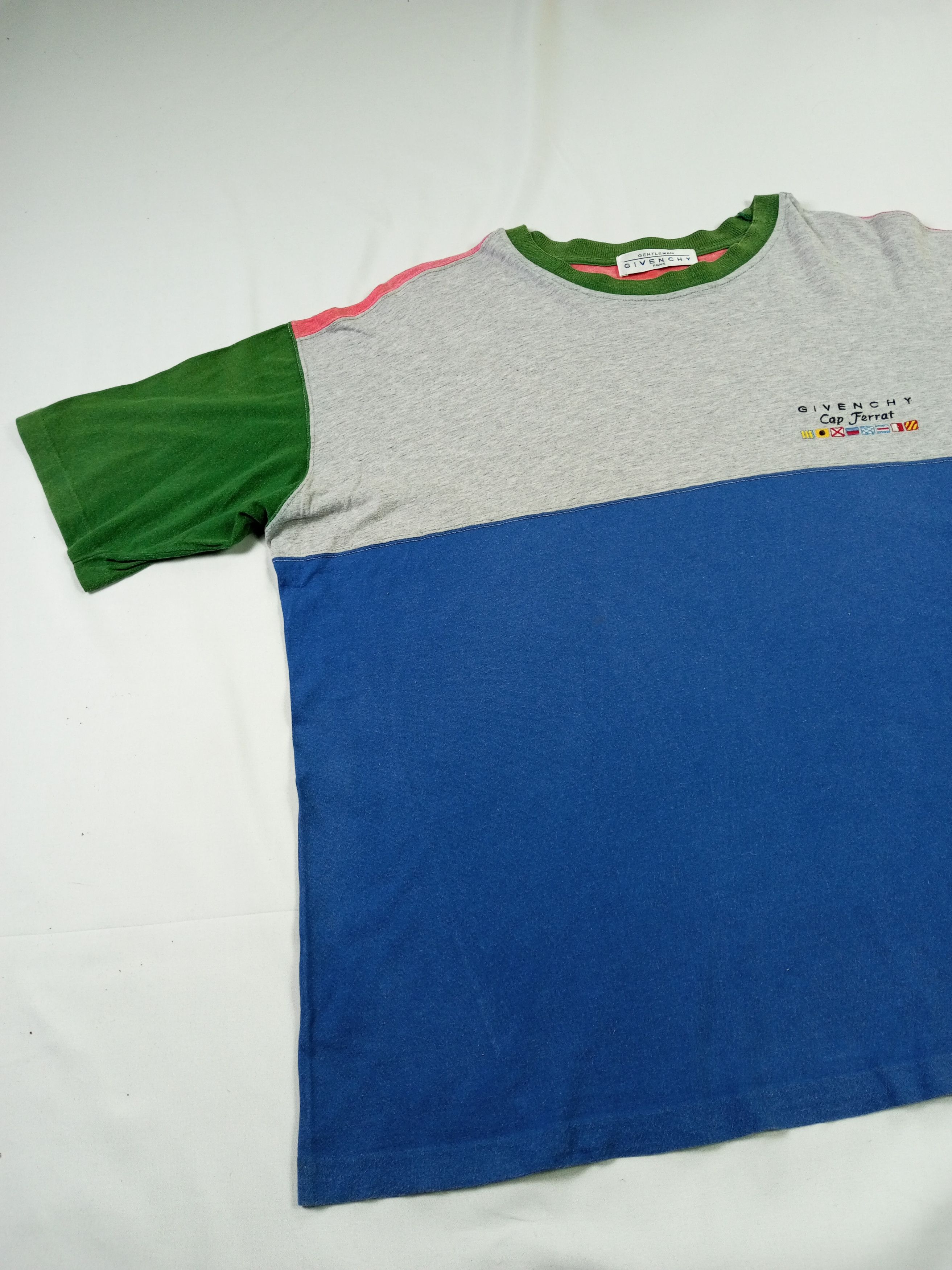 Givenchy 🔥GRAILSALE🔥 RARE Vtg Givenchy Tee Single Stitch Multicolor Size US XL / EU 56 / 4 - 6 Thumbnail