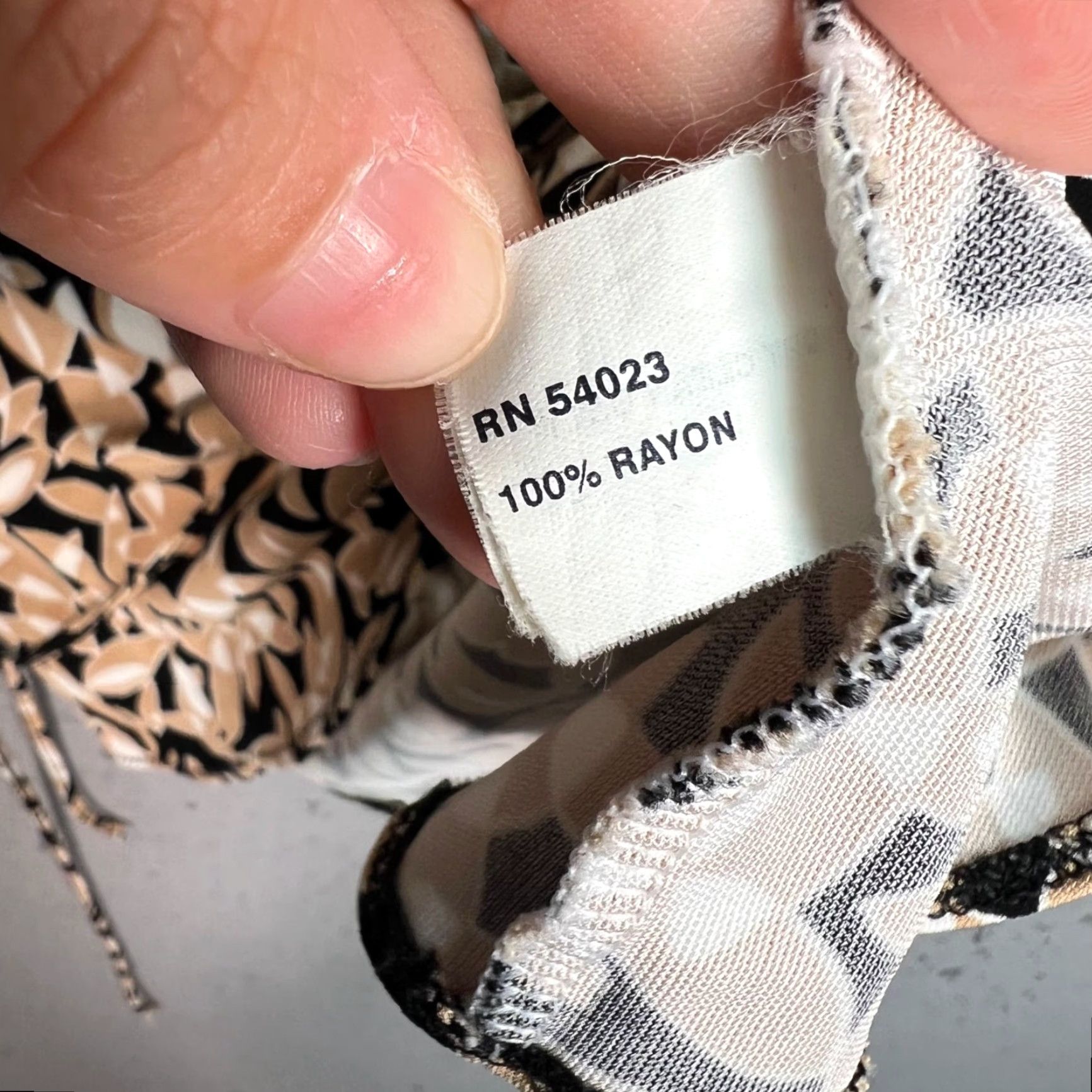 Gap Gap Blouse Shirt Womens Small Black Beige Floral Drawstring Waist Top V-Neck Short Sleeve Casual Vintage No Size S / US 4 / IT 40 - 4 Thumbnail