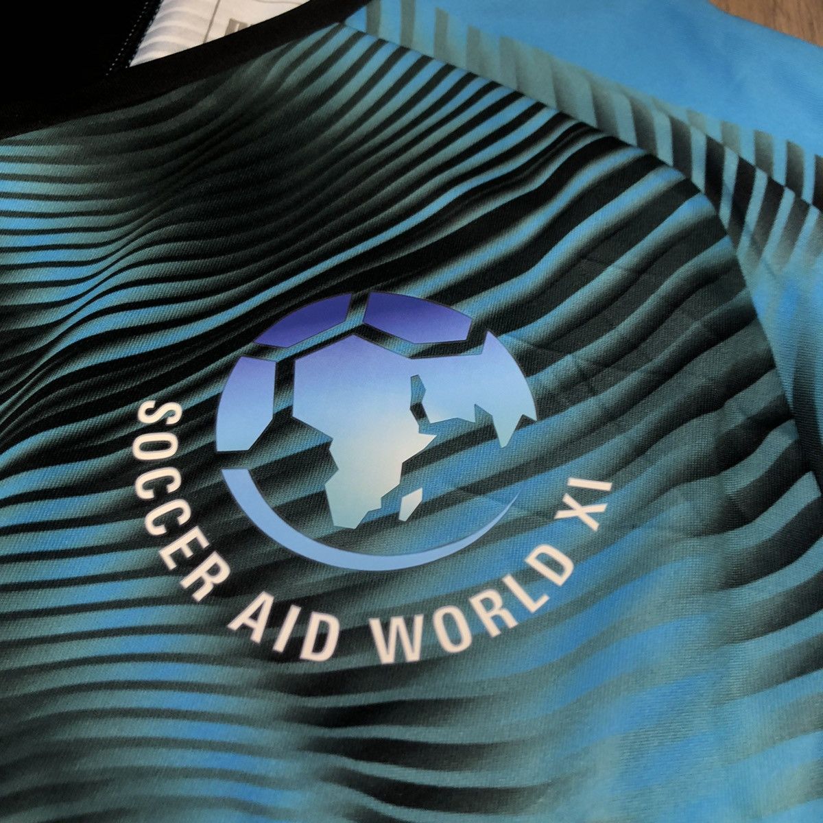 Puma Soccer Aid world Xl 2019 jersey #7 Cantona Size US L / EU 52-54 / 3 - 6 Thumbnail