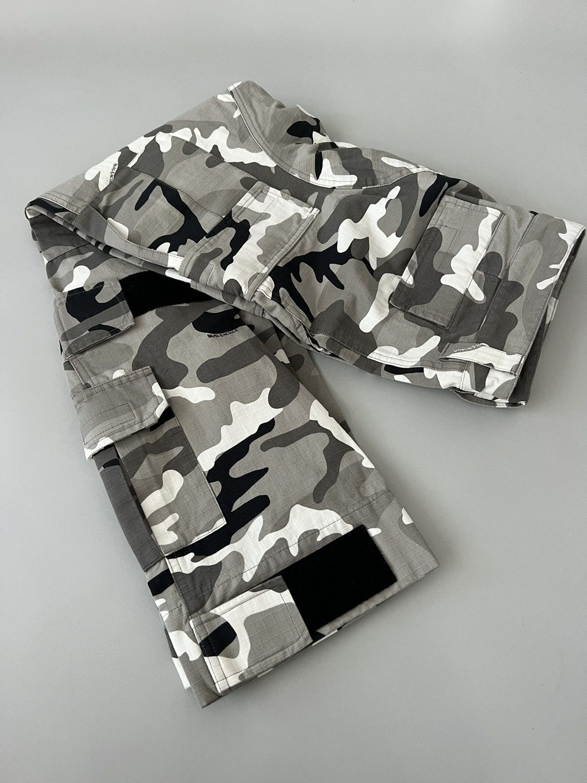 Balenciaga Balenciaga Fitted Camo Cargo Pants Size US 32 / EU 48 - 6 Thumbnail
