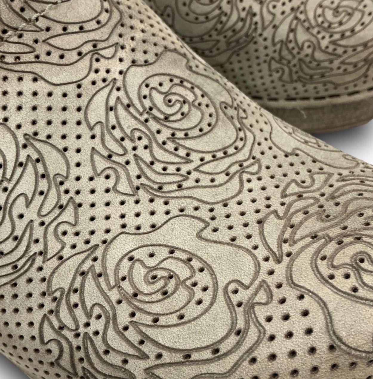 Dansko Dansko Professional Floral Nubuck Sage Nursing Clogs Slip On Size US 8.5 / IT 38.5 - 7 Thumbnail
