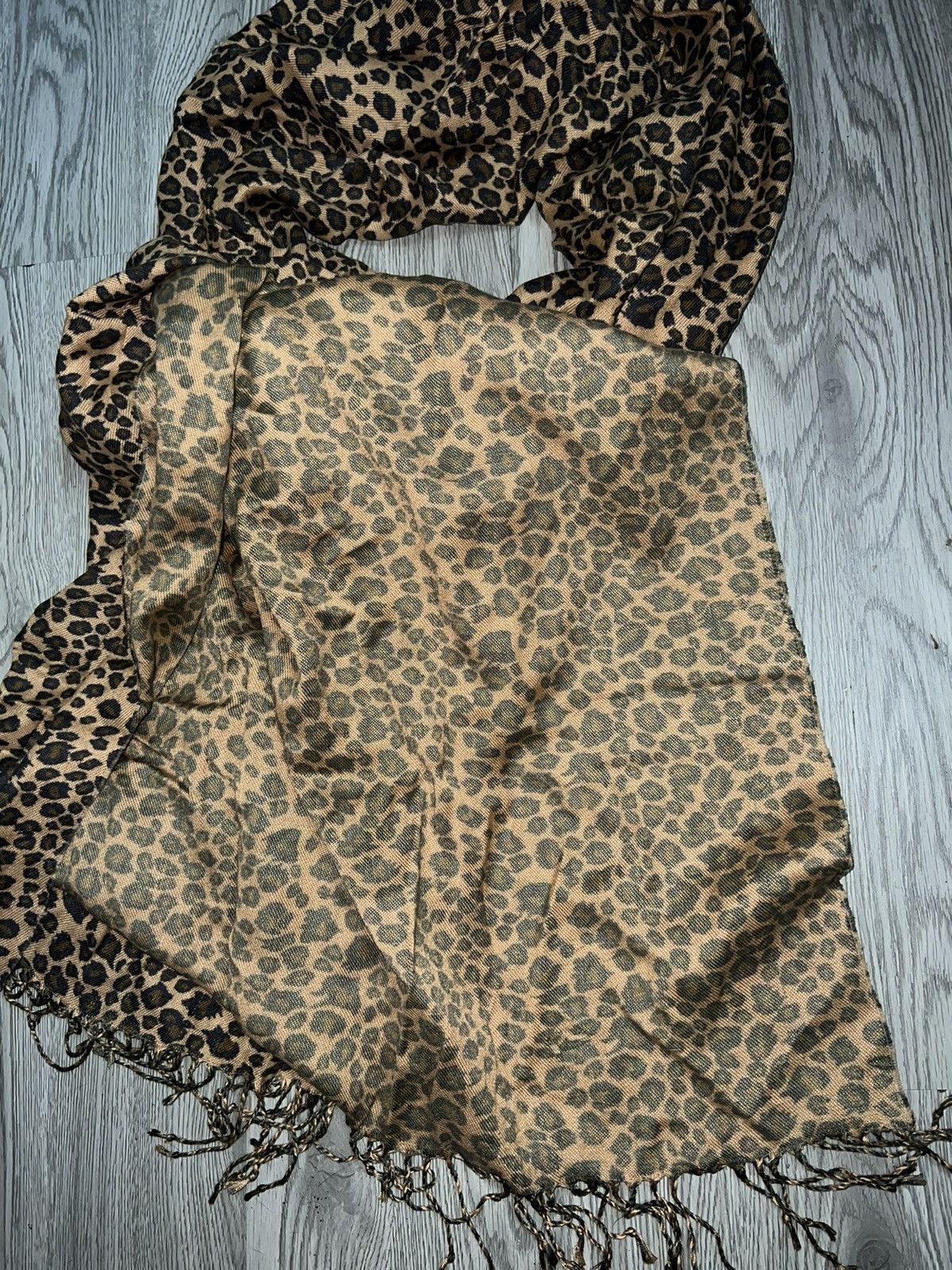Japanese Brand Leopard print scarf 🐆 Size ONE SIZE - 3 Thumbnail