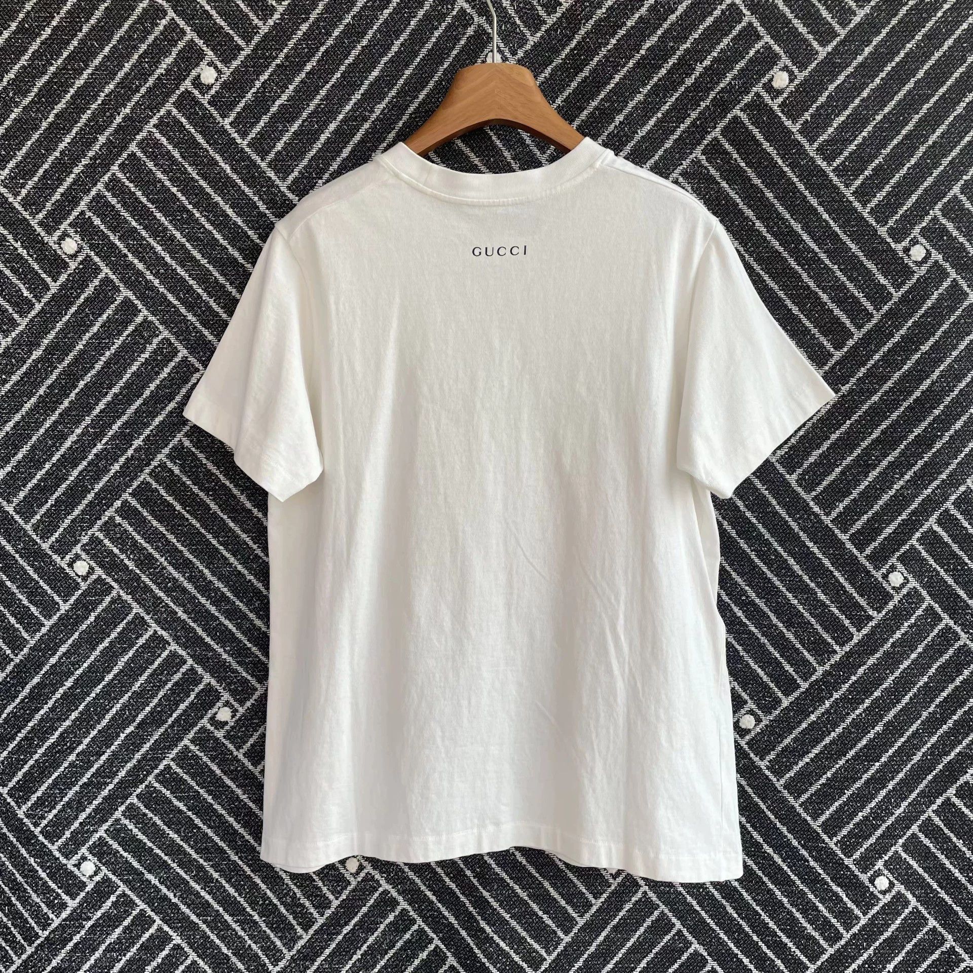 Gucci Gucci apple logo white t-shirt L 95 new Size L / US 10 / IT 46 - 2 Thumbnail
