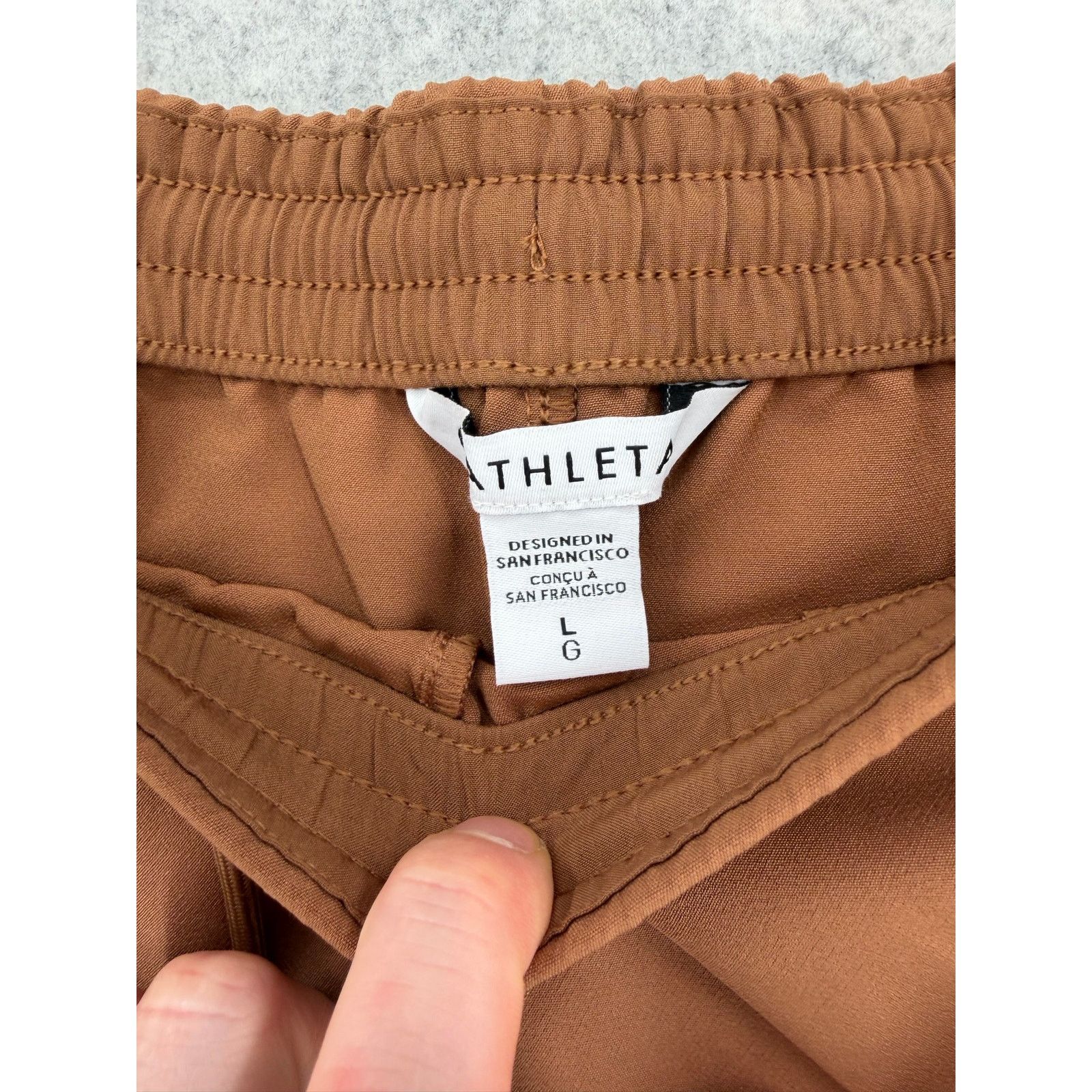 Athleta NWT Athleta Walnut Promenade High Rise Cargo Pant Size Large Size 34" / US 12 / IT 48 - 4 Thumbnail