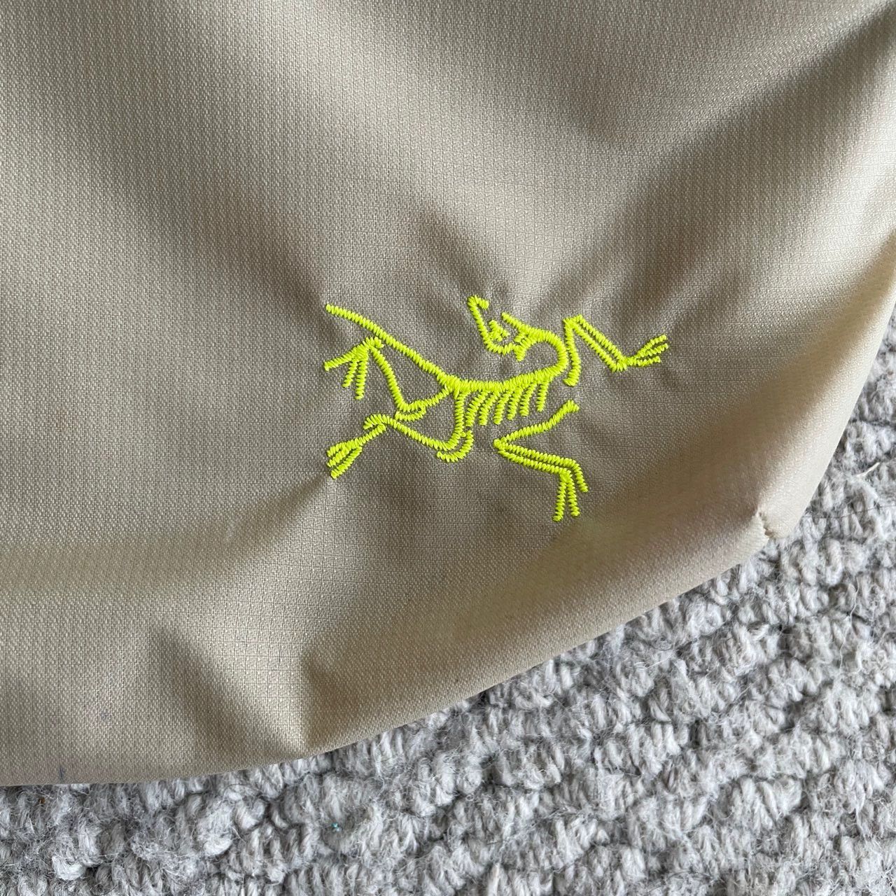 Arc'teryx Arcteryx Light Brown Embroidered Double-Layer Crossbody Bag Size ONE SIZE - 3 Thumbnail
