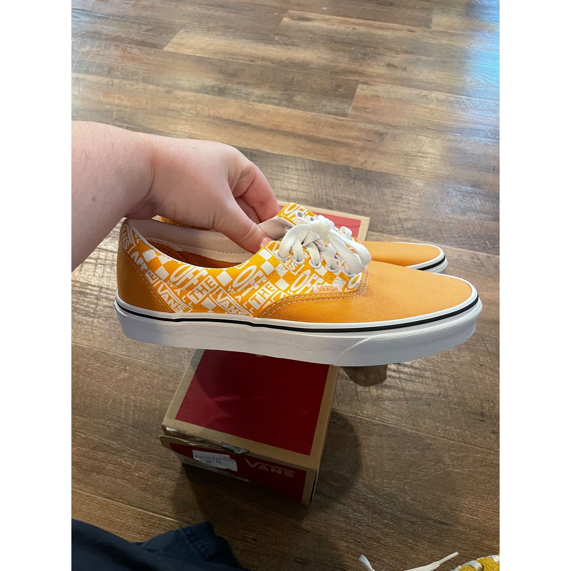 Vans Vans Era Off The Wall Golden Nugget VN0A54F13S61 Men’s 7.5 W Size US 7.5 / EU 40-41 - 1 Thumbnail