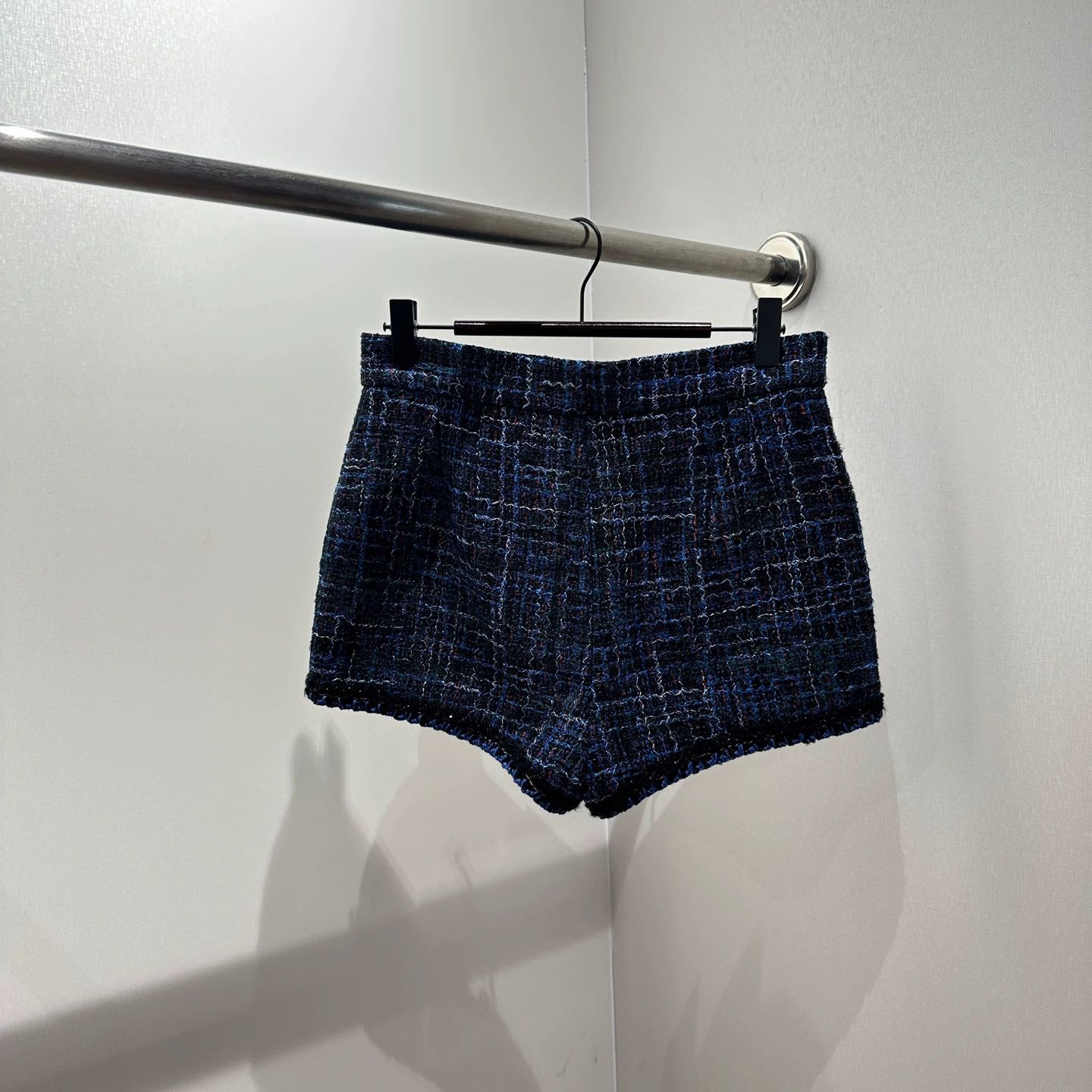 Chanel Chanel feb404 tweed 34 shorts Size 25" / US 0 / IT 36 - 2 Thumbnail