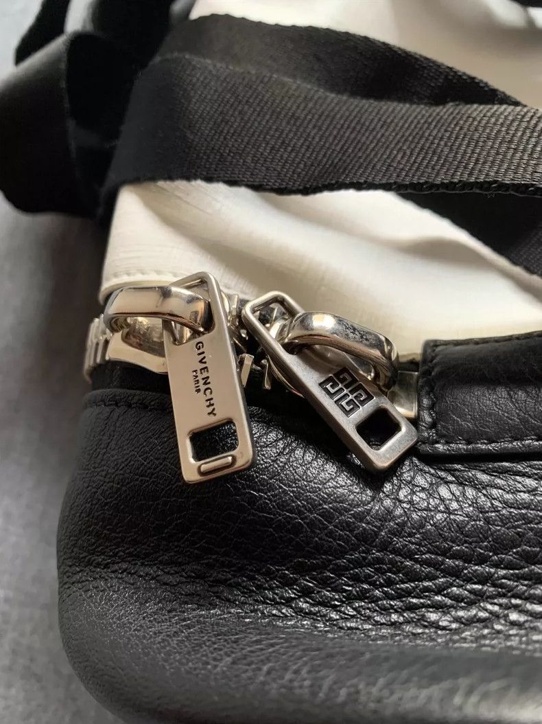 Givenchy Givenchy Two-Shoulder Multi-Use Bucket Bag Size ONE SIZE - 8 Thumbnail