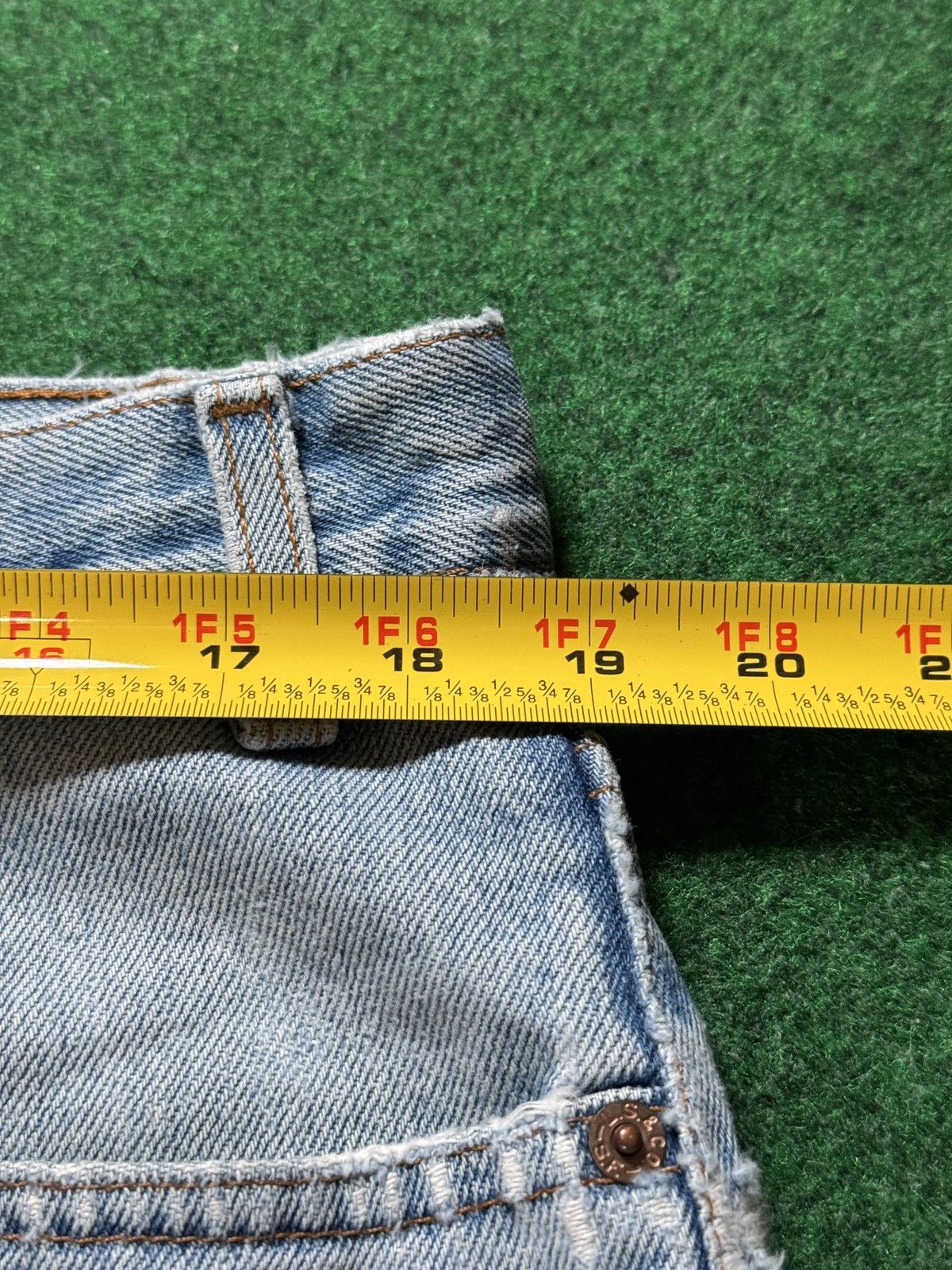Levi's × Levi's Vintage Clothing × Vintage Vintage Levi’s 550 Distressed Light Wash Denim Jeans Size US 38 / EU 54 - 7 Thumbnail