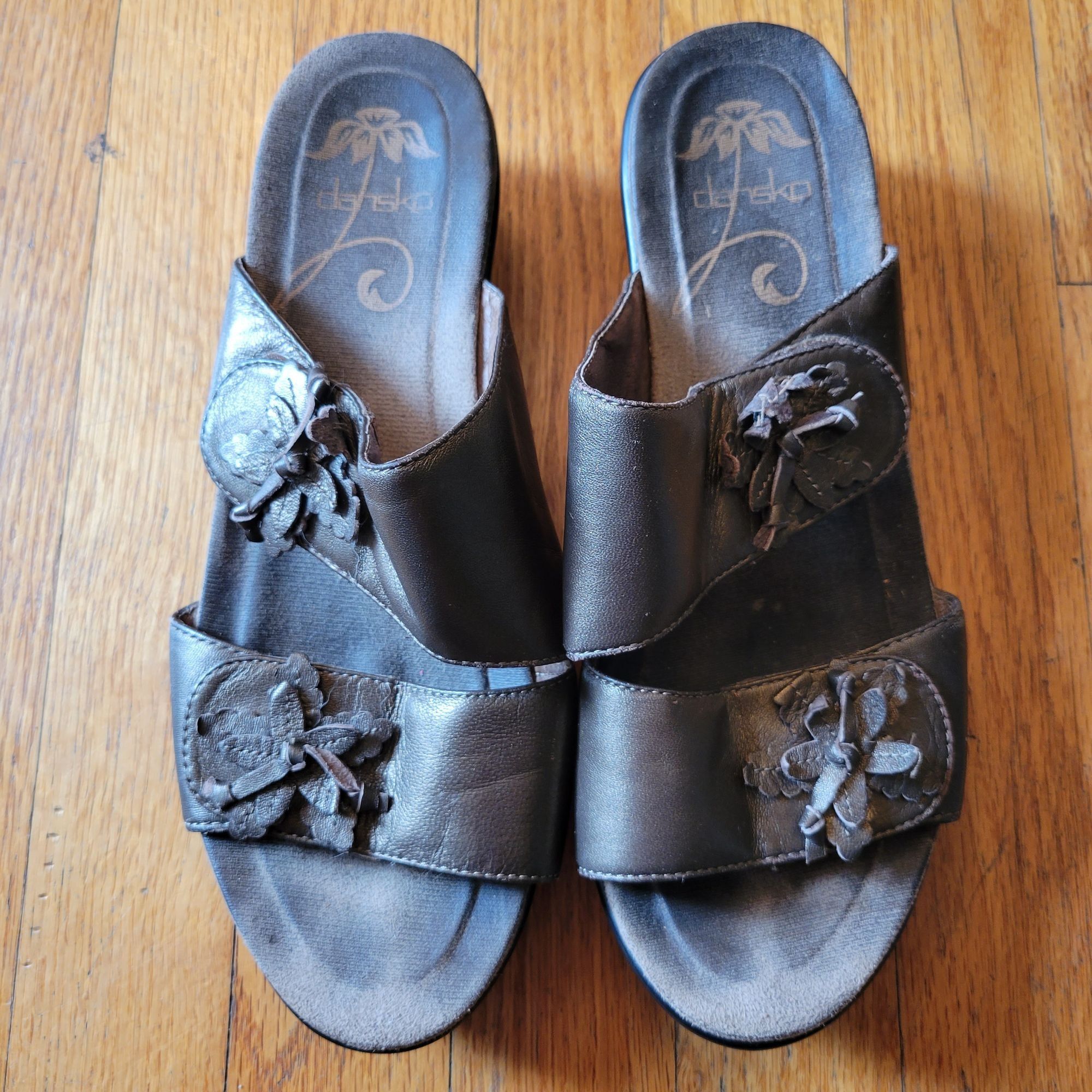Dansko Dansko Bronze Brown Leather Floral Sandals 39 DONNA 8.5 9 Size US 9 / IT 39 - 2 Thumbnail