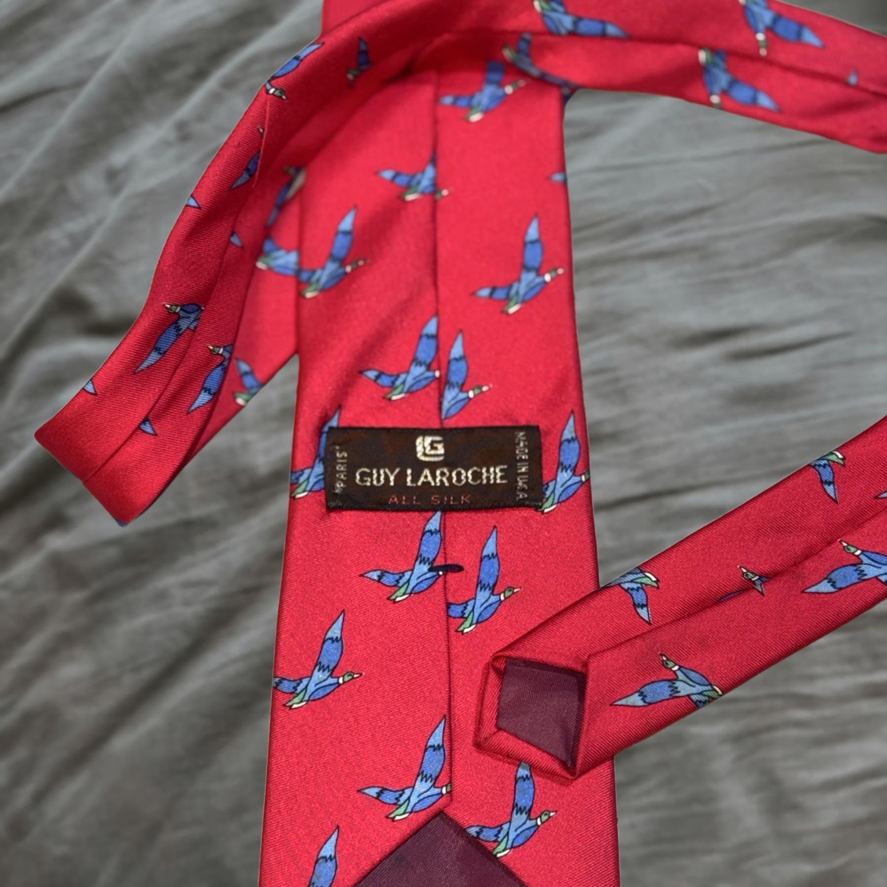 Guy Laroche VINTAGE Guy Laroche Tie Mens Red Blue Birds All Silk Made In USA Necktie Classic Pattern Size ONE SIZE - 1 Thumbnail