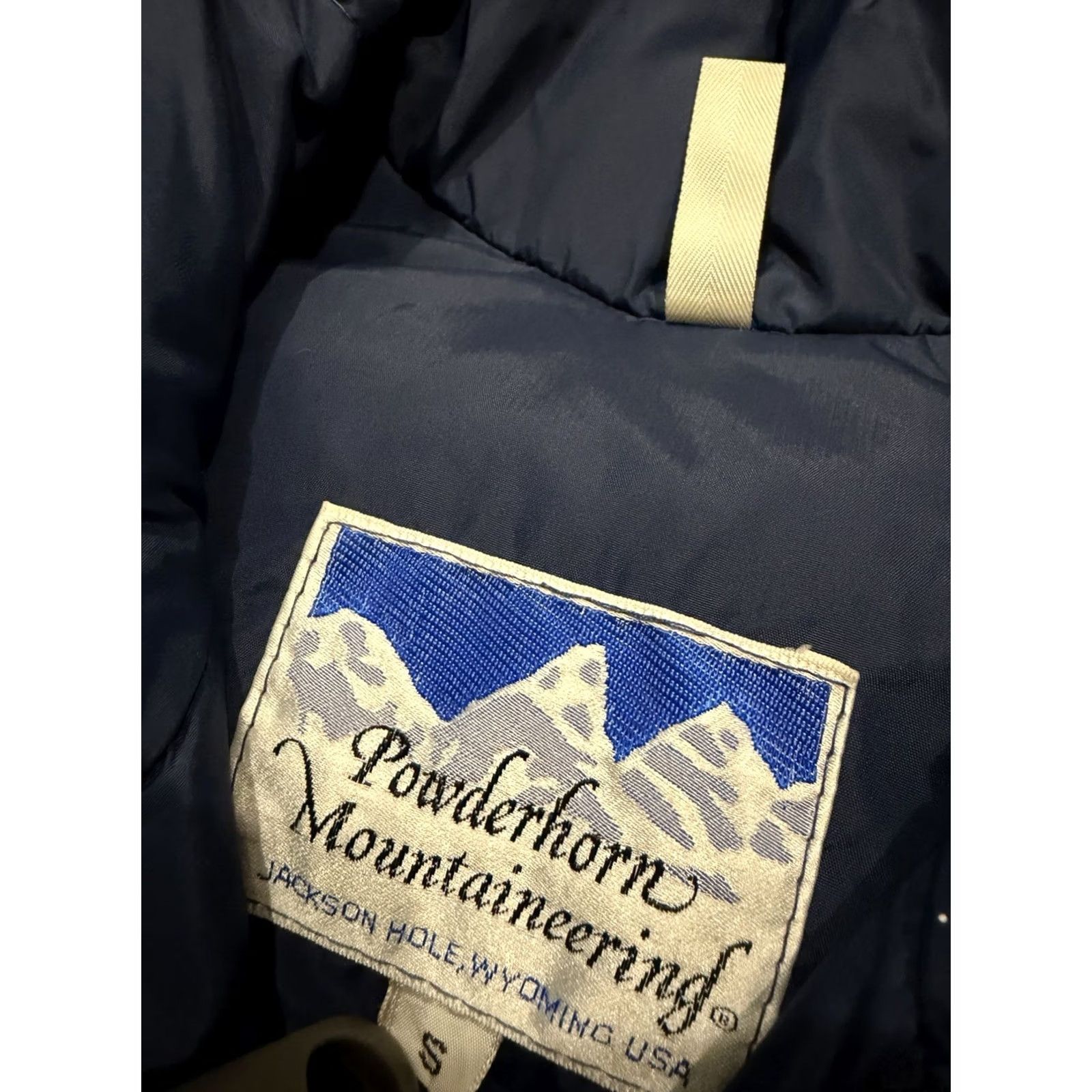 Vintage VINTAGE Powderhorn Mountaineering Down Puffer Jacket Mens Size S Red Ski Puffer Jacket Stand-Up Collar Weathergear Full Zip Pockets 80s 90s Mens Size US S / EU 44-46 / 1 - 5 Thumbnail