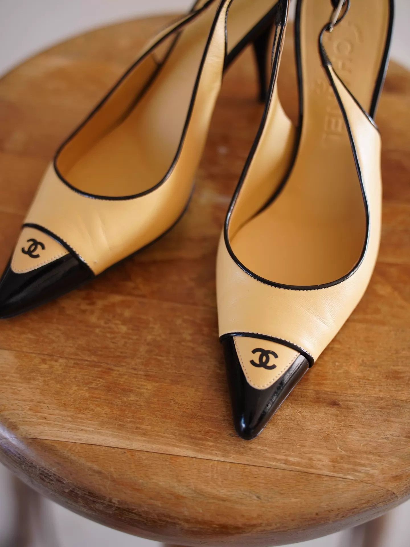 Chanel Chanel Vintage Milk Tea-Black Kitten Heel Mule Pumps CC 36.5 Size US 6 / IT 36 - 2 Thumbnail