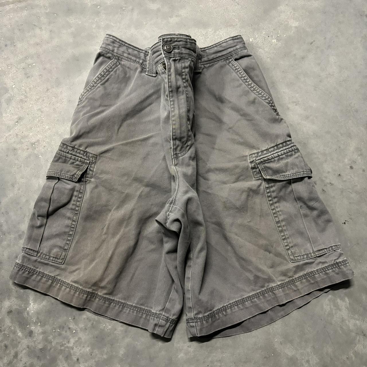 Japanese Brand × Vintage Crazy Vintage Y2K/2000s Baggy Grey Streetwear Skater Cargo Shorts! Size US 38 / EU 54 - 1 Thumbnail