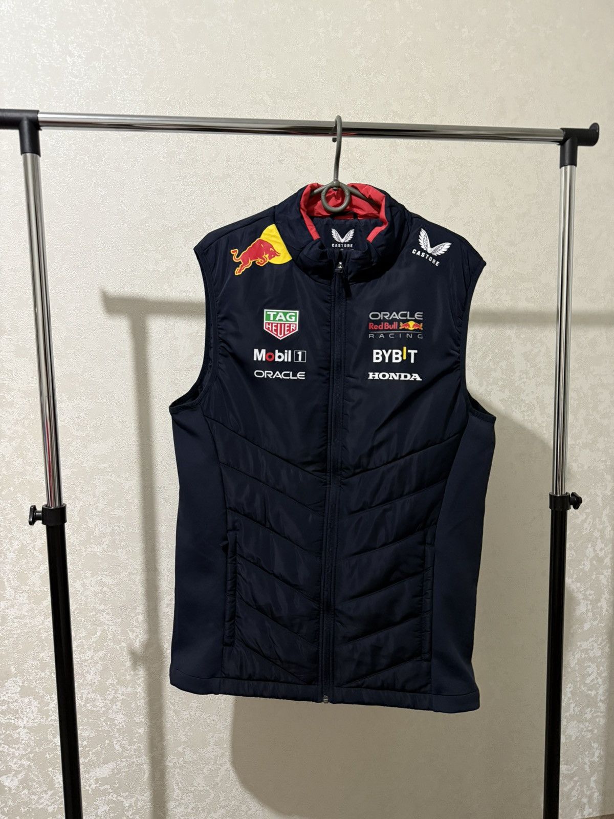 Red Bull RED BULL RACING CASTORE FORMULA1 VEST SLEEVELESS 2024 HONDA Size US M / EU 48-50 / 2 - 2 Thumbnail