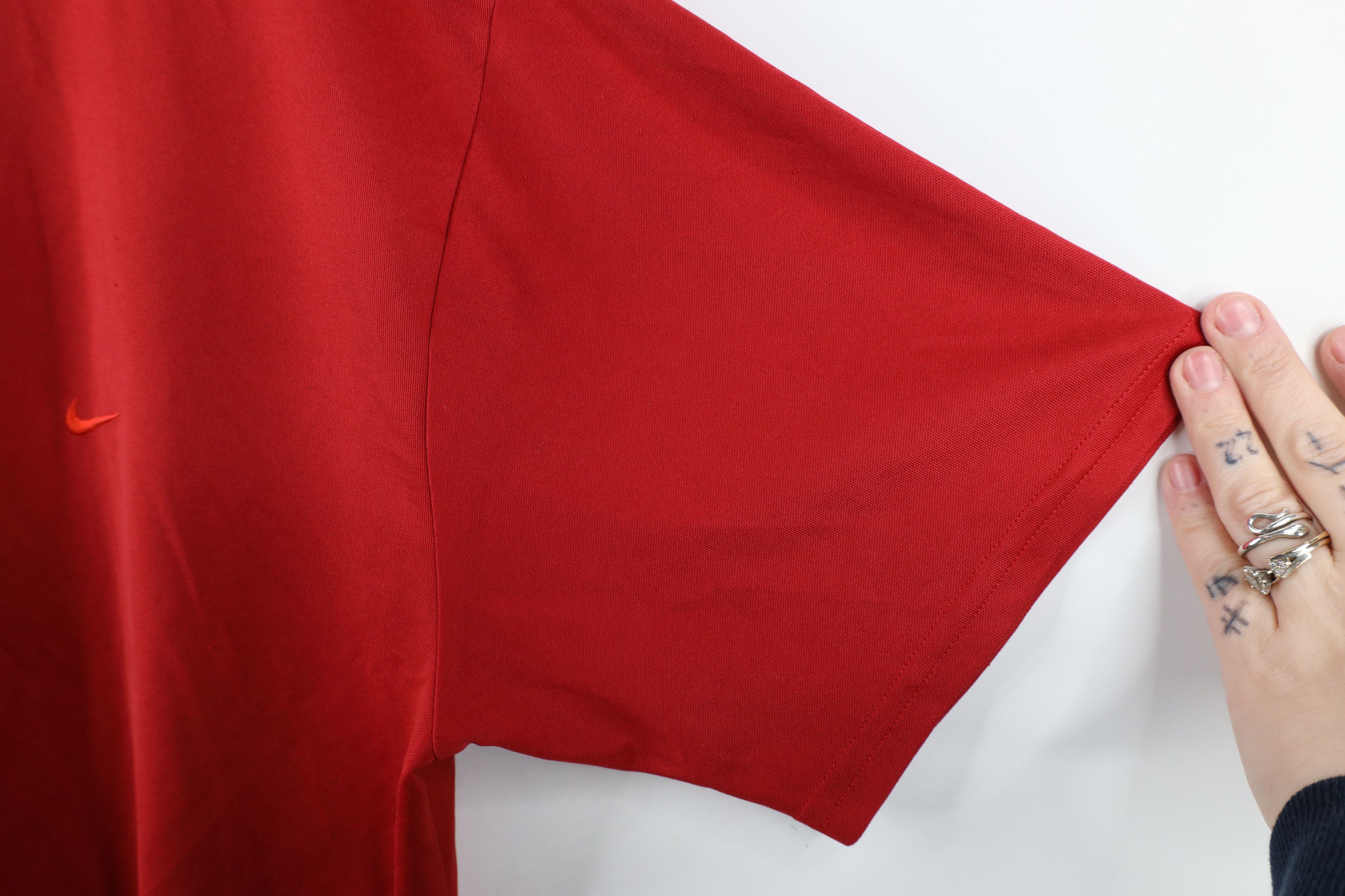Nike × Vintage Vintage Nike Monochrome Scott Mini Swoosh Knit T-Shirt Red Size US L / EU 52-54 / 3 - 10 Thumbnail