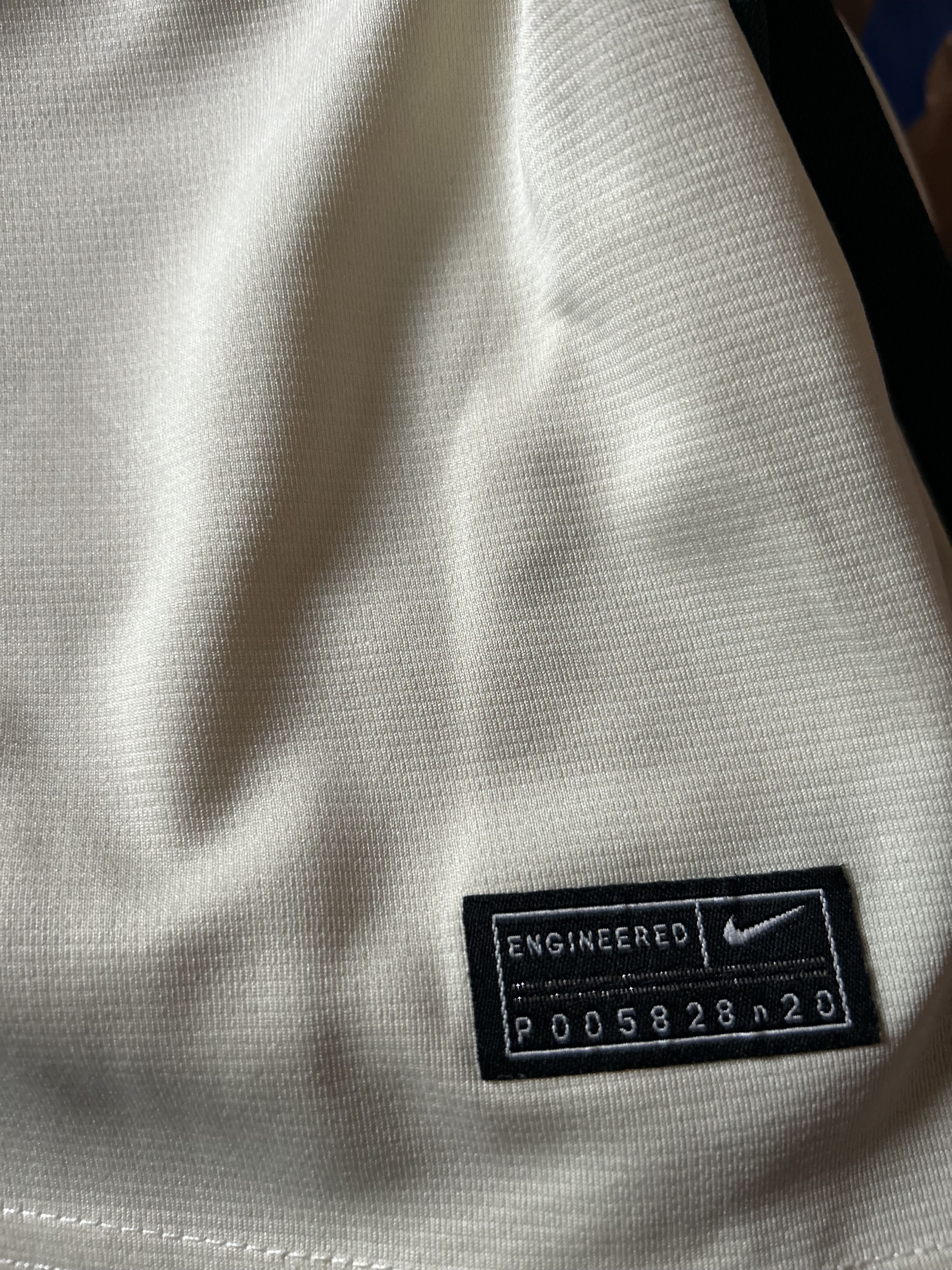 Nike LIVERPOOL F.C. 2021 - 2022 - Nike - kids - UNIQUE Size US XXS / EU 40 - 3 Thumbnail