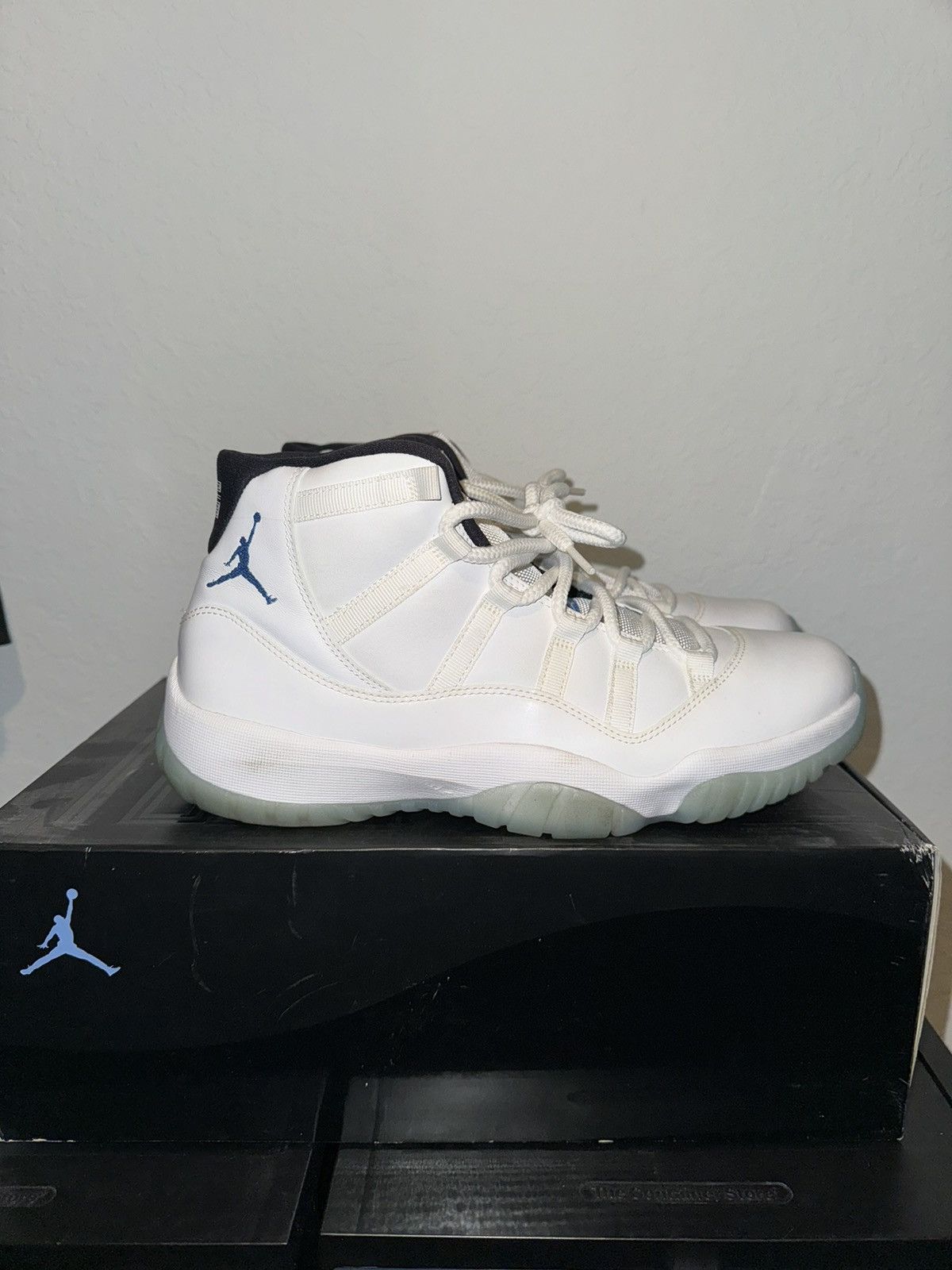 Jordan Brand × Nike Jordan 11 Legend Blue Size US 11.5 / EU 44-45 - 1 Thumbnail