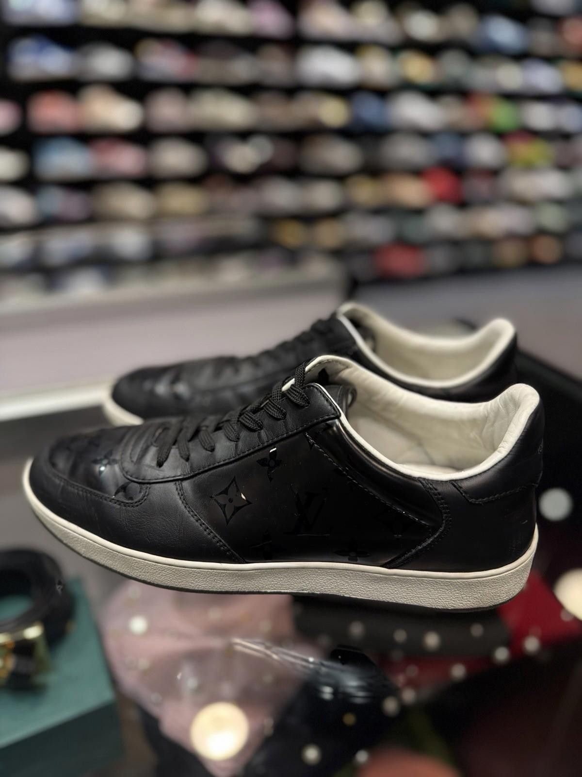 Louis Vuitton Louis Vuitton Mens Rivoli Leather LV Sneaker 6.5(UK) 7.5(US) Size US 7.5 / EU 40-41 - 8 Thumbnail