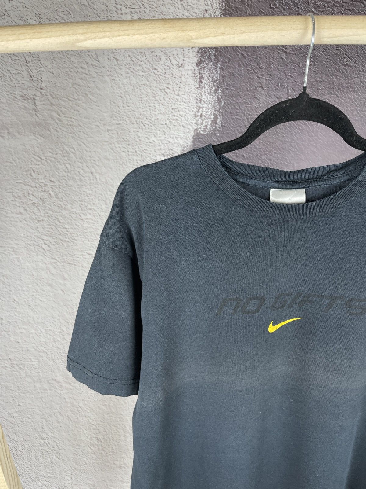 Nike Nike vintage y2k no gifts swoosh cycling logo tee shirt Size US XL / EU 56 / 4 - 3 Thumbnail