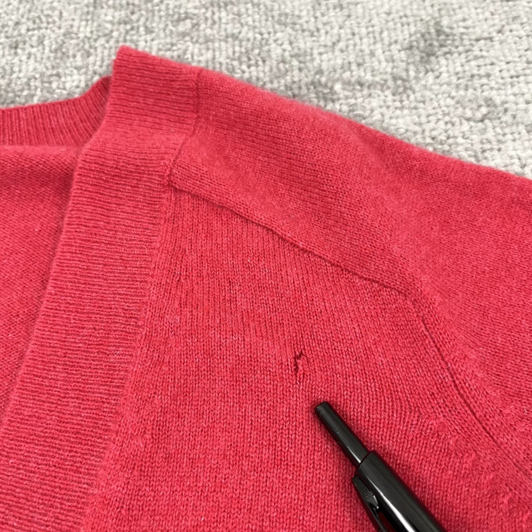 J.Crew VINTAGE J.CREW Sweater Men's Medium Pullover Knit Cashmere Red 100% V-Neck Classic Casual Size US M / EU 48-50 / 2 - 7 Thumbnail