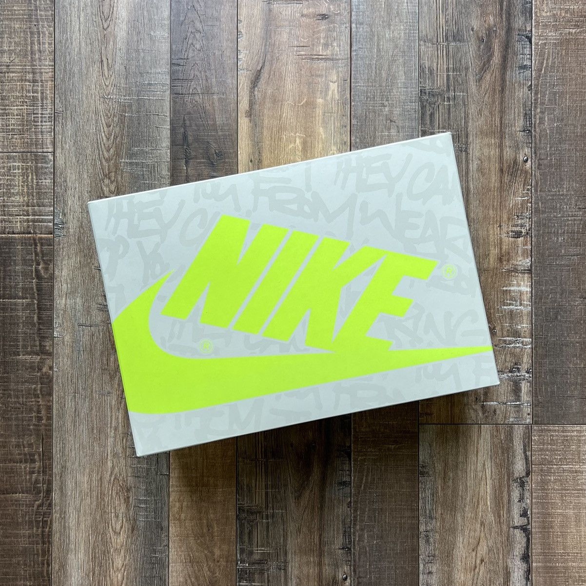 Nike Air Jordan 1 Retro High OG Volt/Black Size US 7.5 / EU 40-41 - 12 Thumbnail