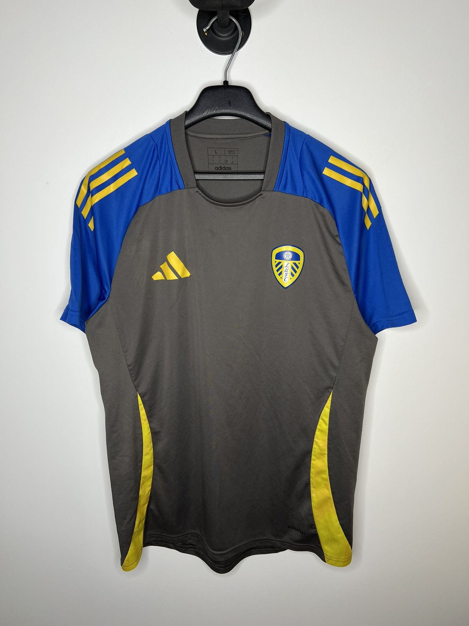Adidas LEEDS UNITED 2024 2025 TRAINING FOOTBALL SHIRT SOCCER JERSEY Size US L / EU 52-54 / 3 - 1 Thumbnail
