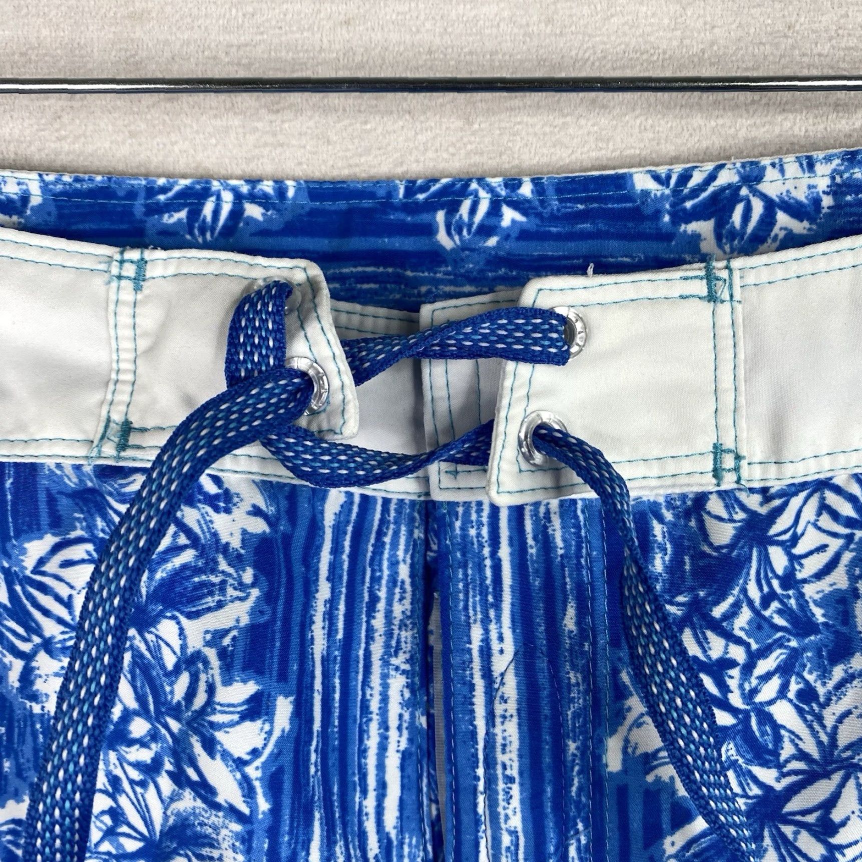 The North Face The North Face Women Swim Shorts 6 Blue Floral Unlined Quick Dry Drawstring Size 28" / US 6 / IT 42 - 3 Thumbnail