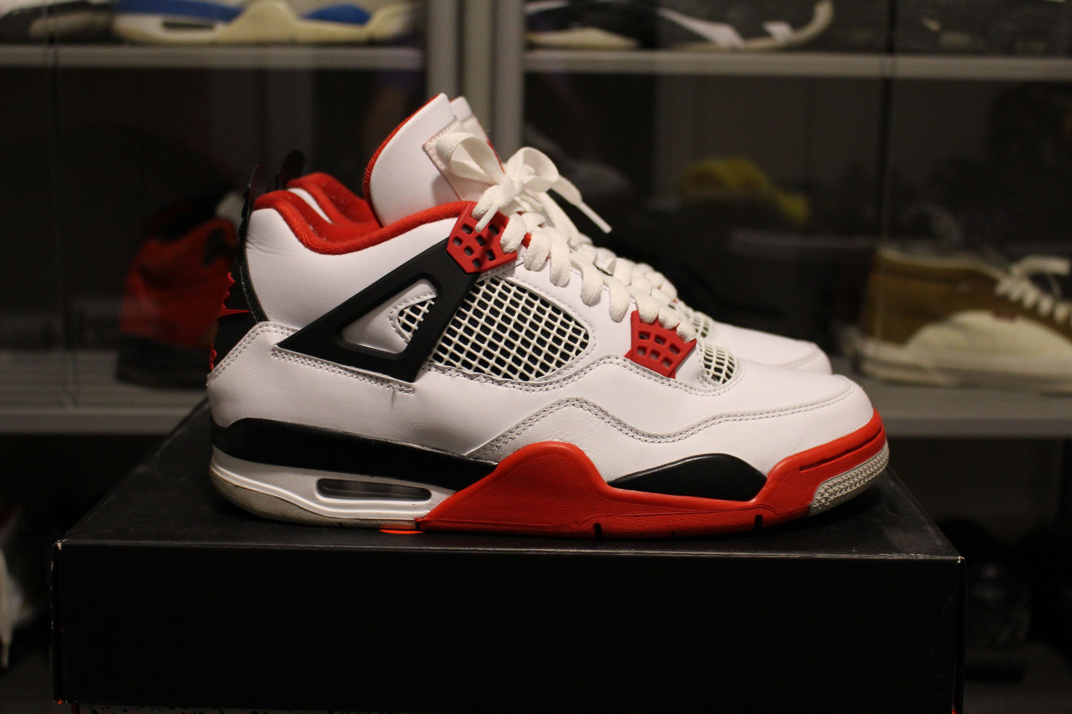 Jordan Brand Jordan 4 Retro OG "Fire Red" Size US 9 / EU 42 - 1 Thumbnail