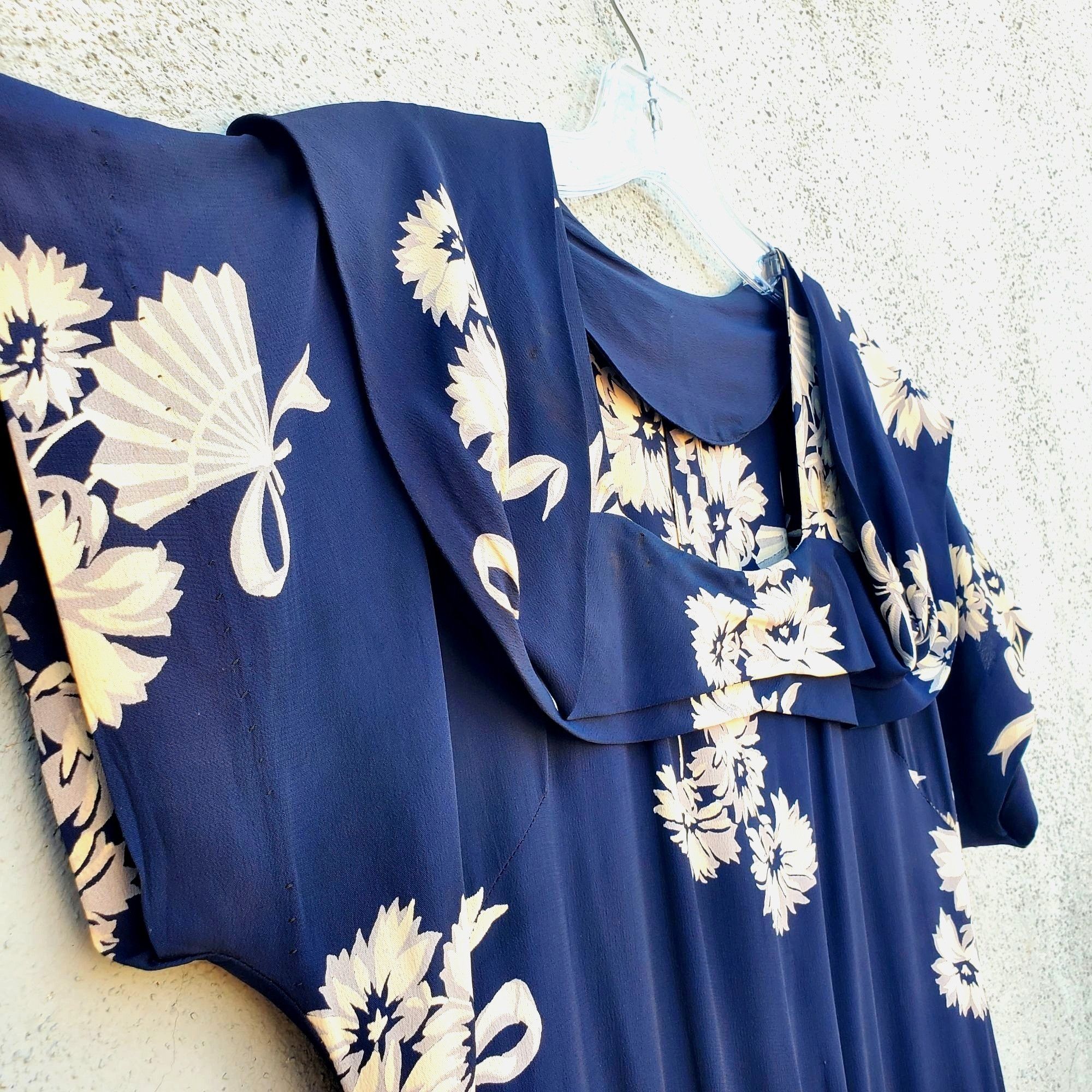 Vintage 1930s Navy Floral Fan Dress Size 8 Draped Neckline Batwing S Size M / US 6-8 / IT 42-44 - 2 Thumbnail