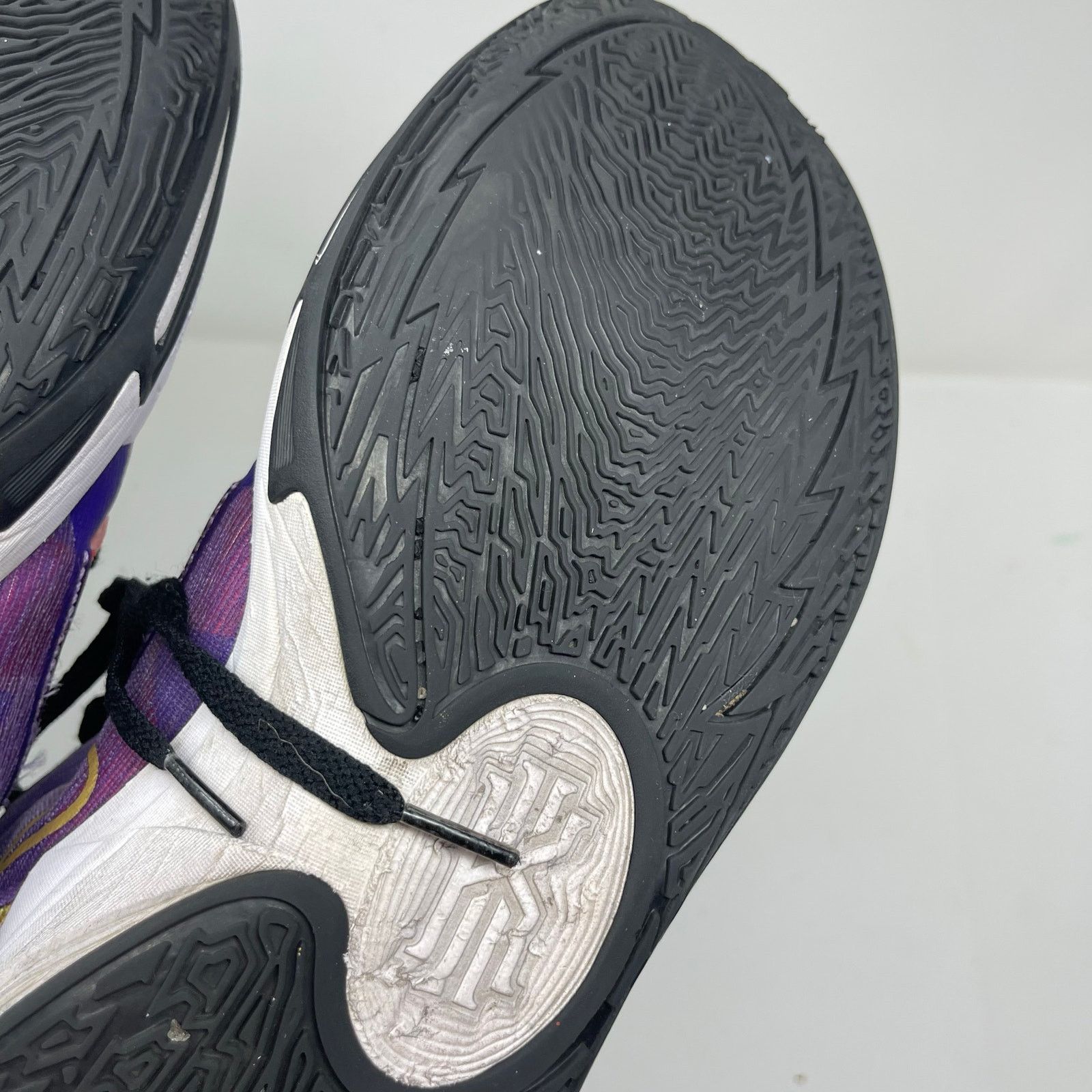 Nike Nike Kyrie Irving Low 5 Mural Jewell Loyd Purple DJ6012-002 Size US 12 / EU 45 - 11 Thumbnail