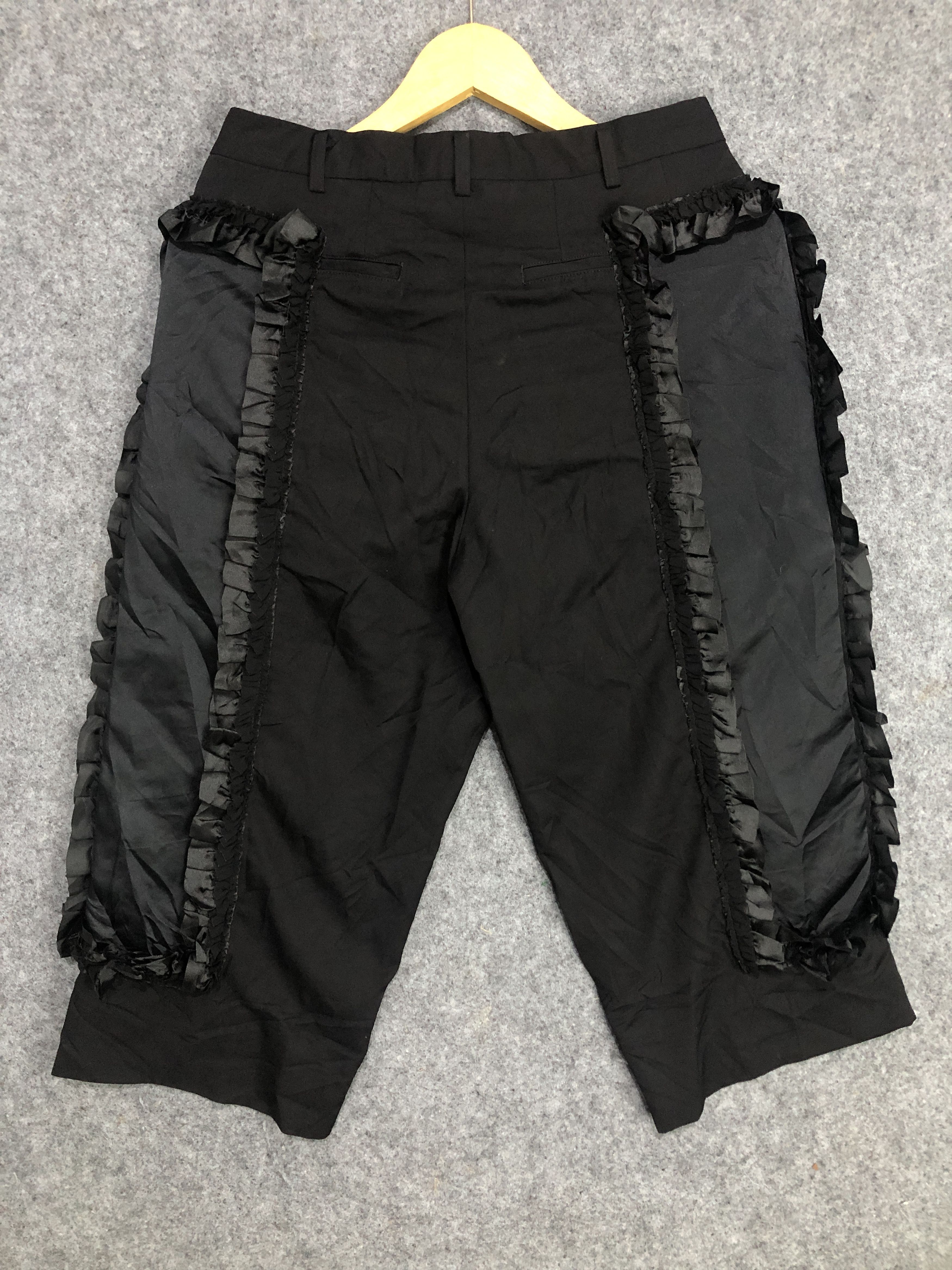Comme des Garcons Comme des Garcons Frill Frame Switching Cropped Pants Size US 30 / EU 46 - 1 Thumbnail